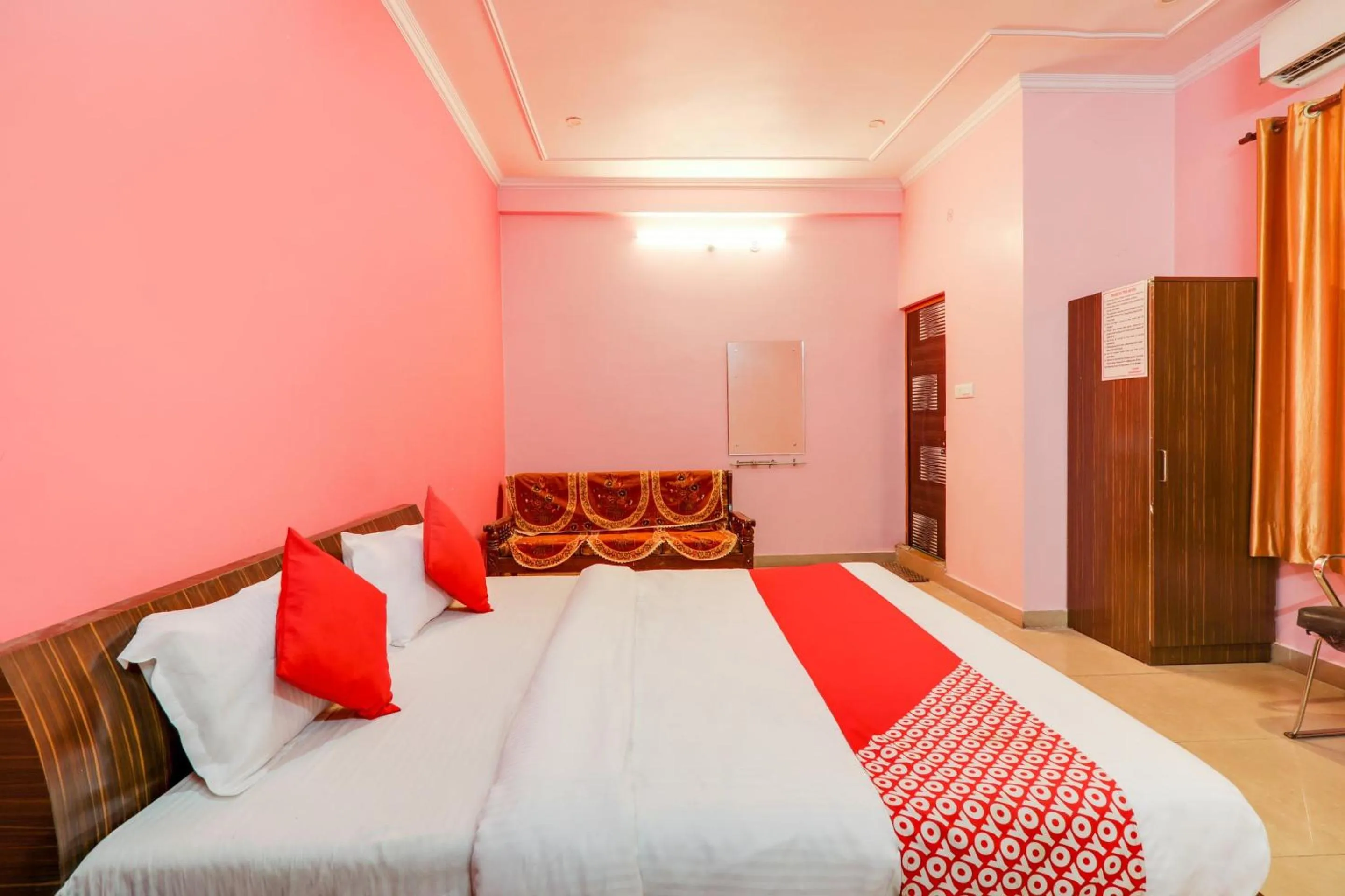 Bathroom in OYO 76256 Trimurti Palace