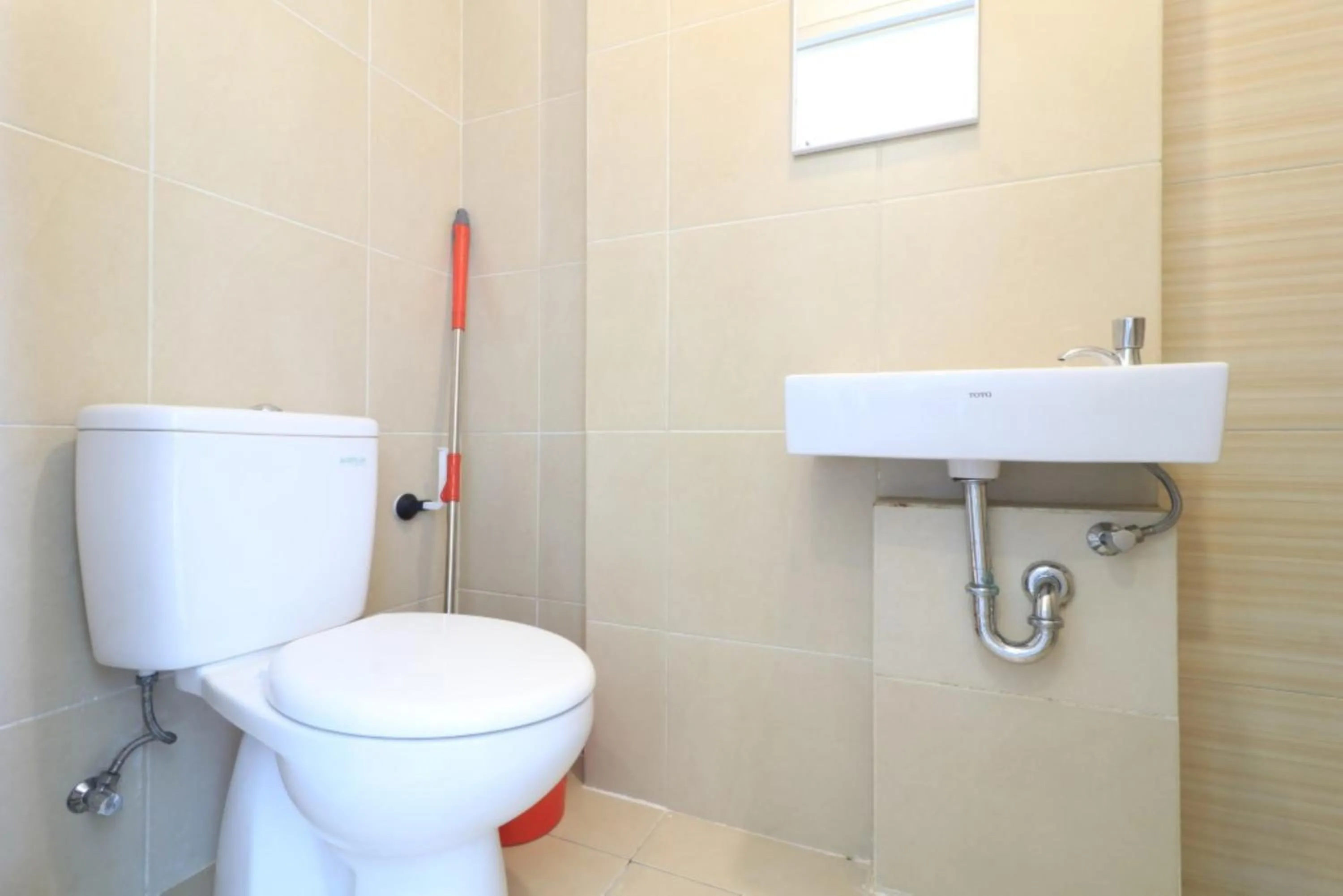 Bathroom in Paradise Mansion Apartment by Guardian Pro