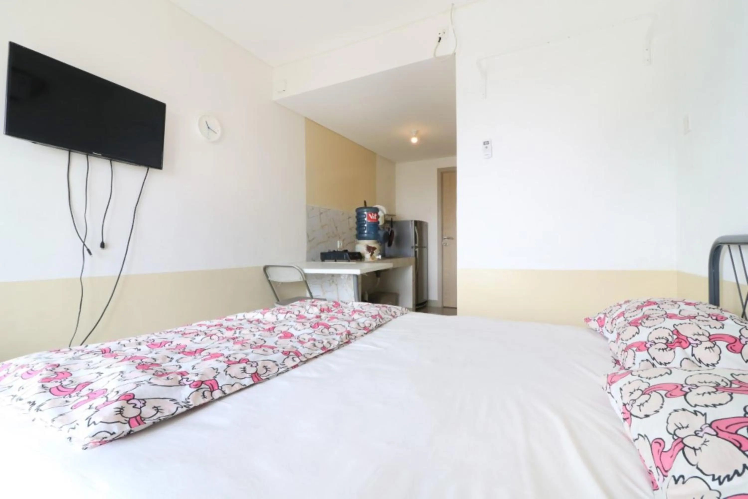 Bedroom in Paradise Mansion Apartment by Guardian Pro