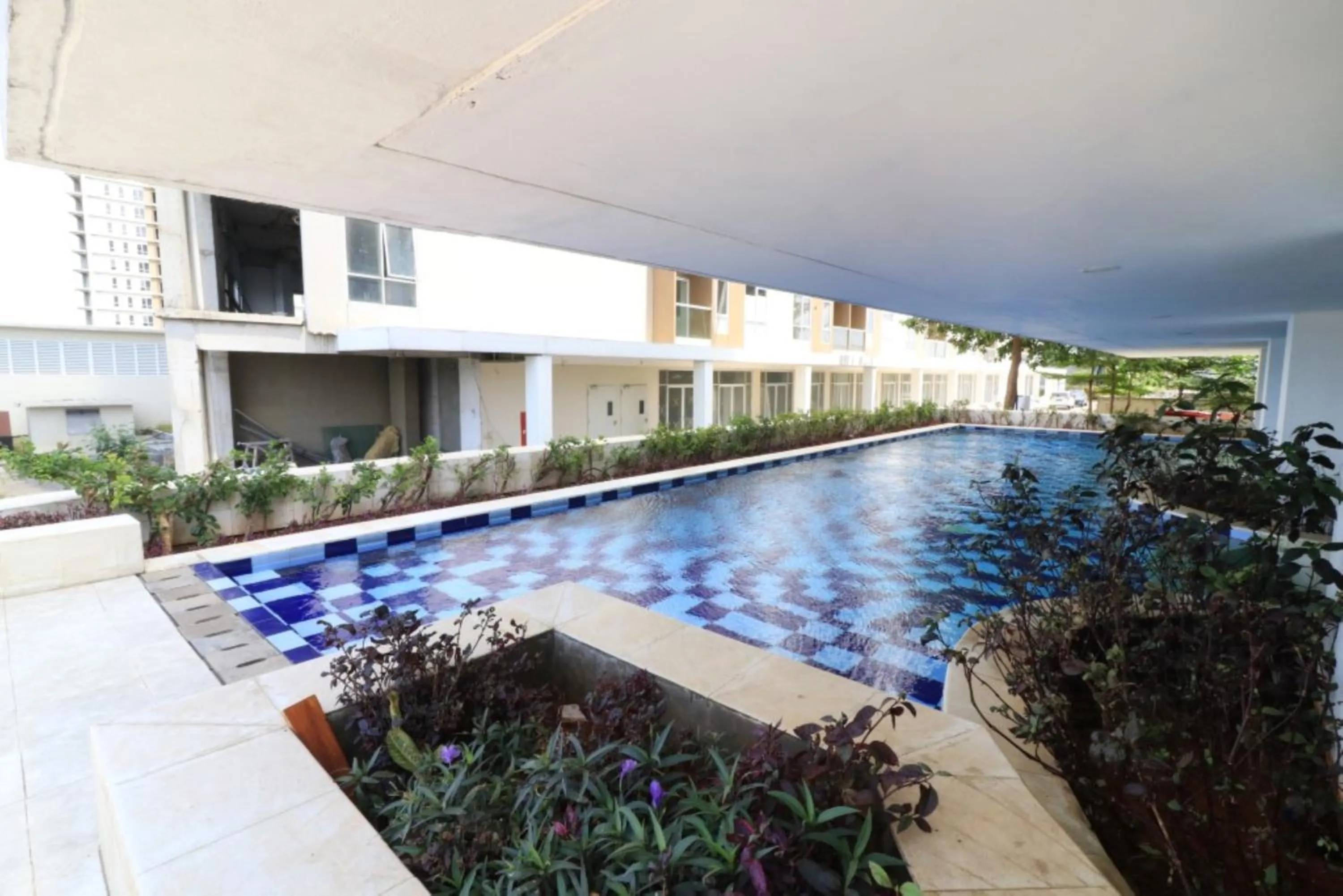 Swimming pool in Paradise Mansion Apartment by Guardian Pro