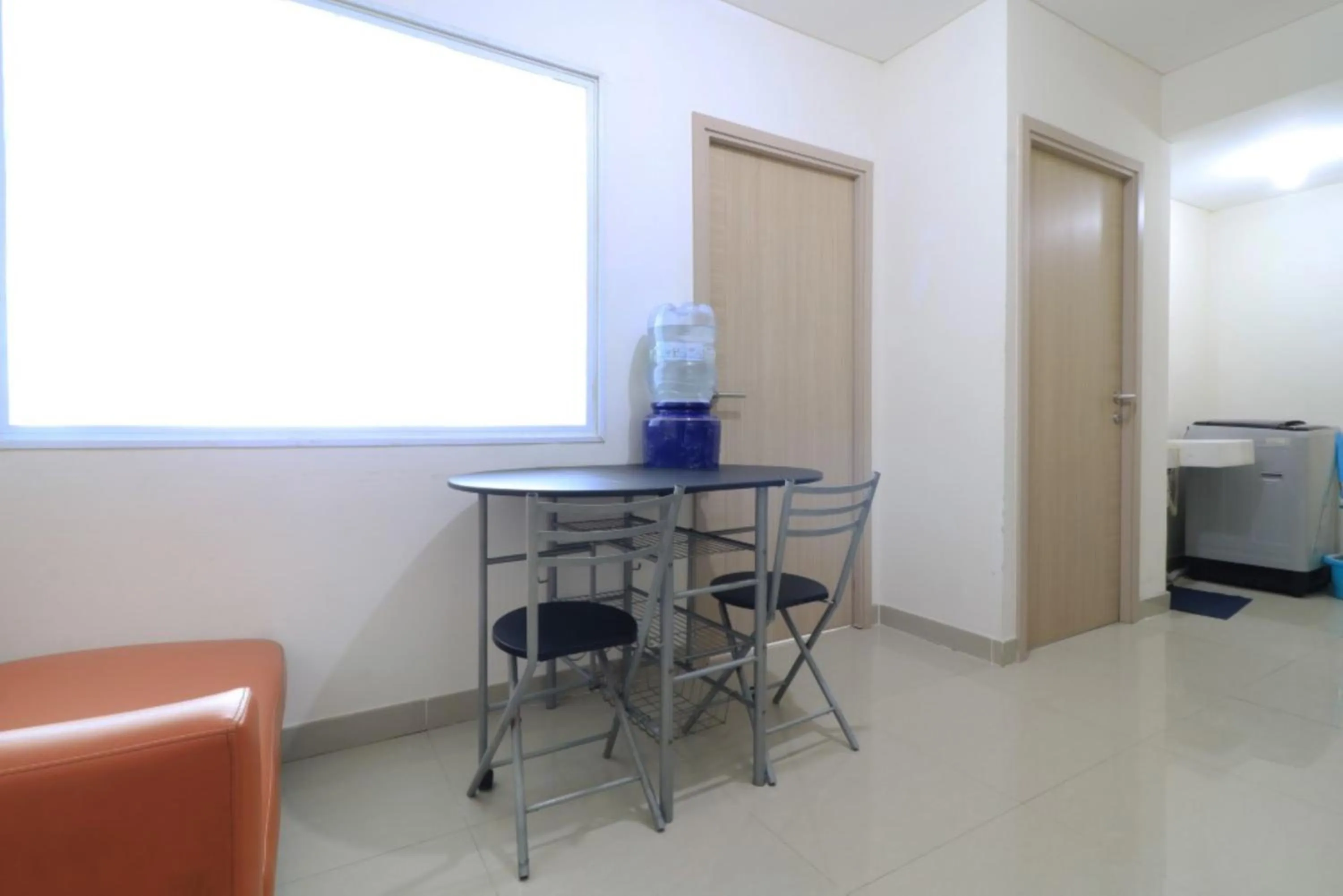 Living room in Paradise Mansion Apartment by Guardian Pro