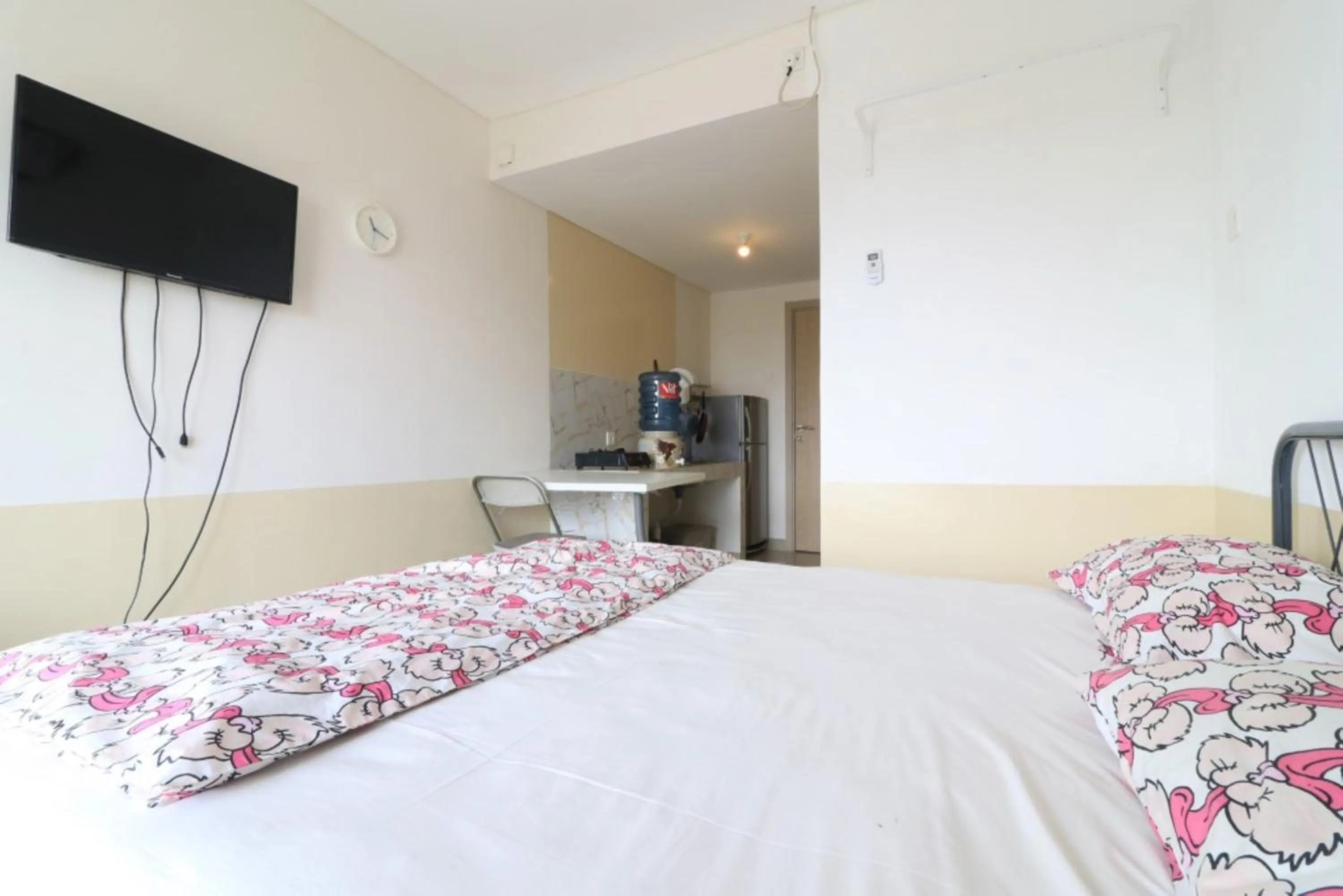 Bedroom in Paradise Mansion Apartment by Guardian Pro