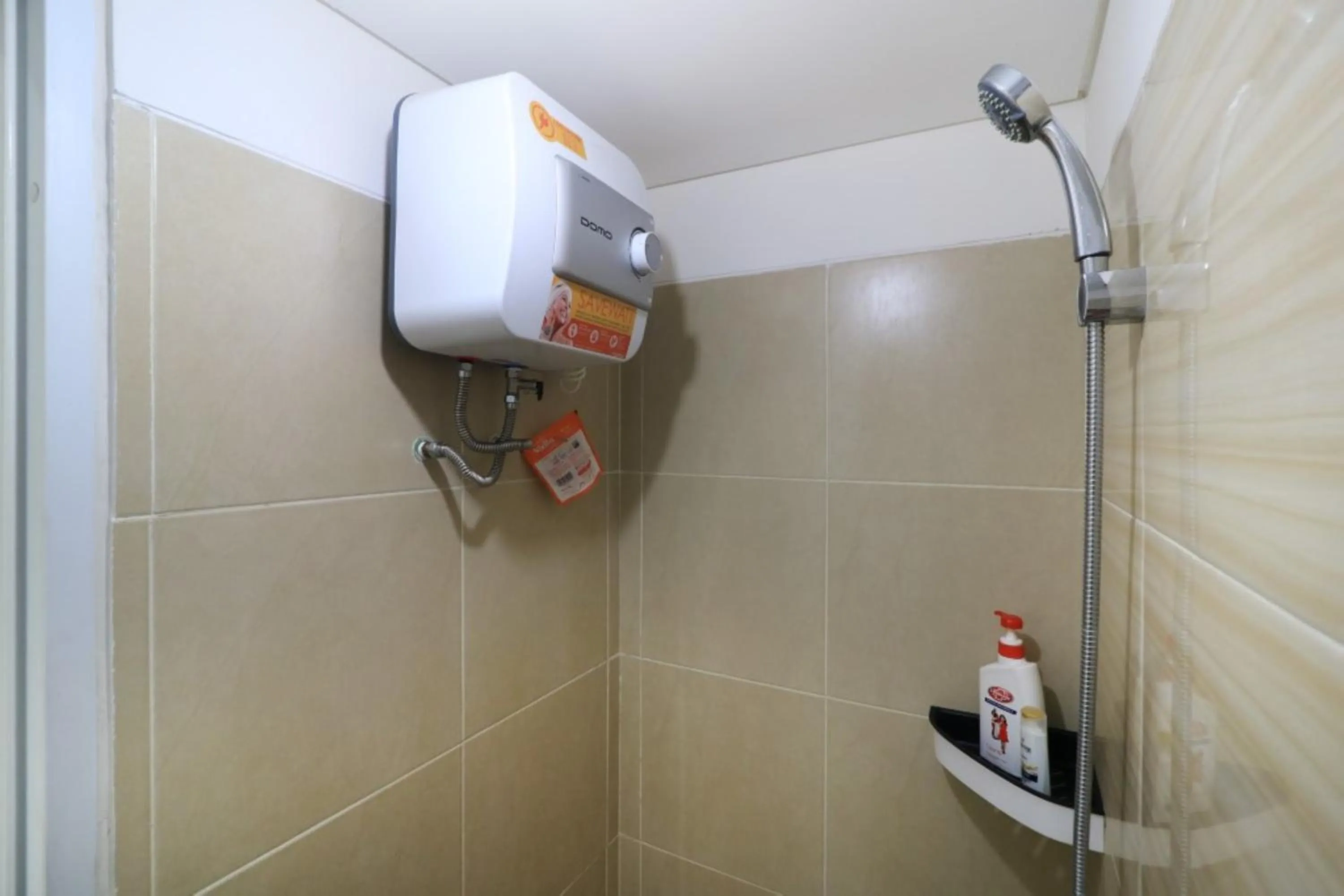 Bathroom in Paradise Mansion Apartment by Guardian Pro