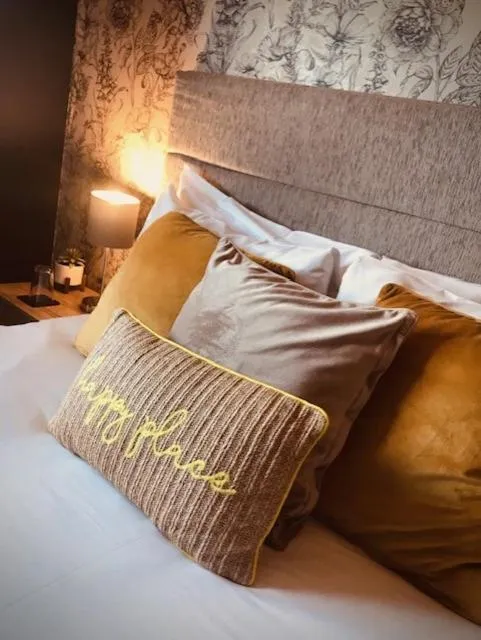 Inner courtyard view, Bed in Sutton Staithe Hotel