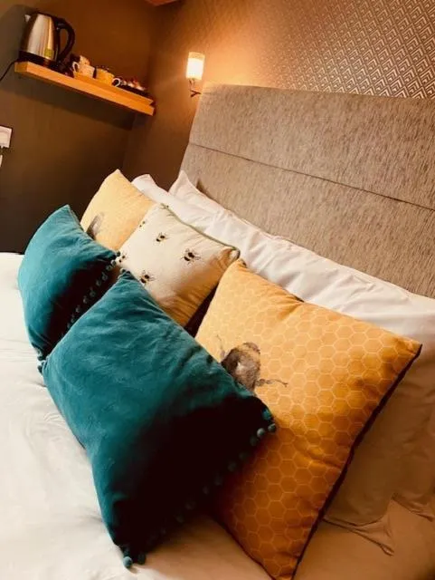 Inner courtyard view, Bed in Sutton Staithe Hotel