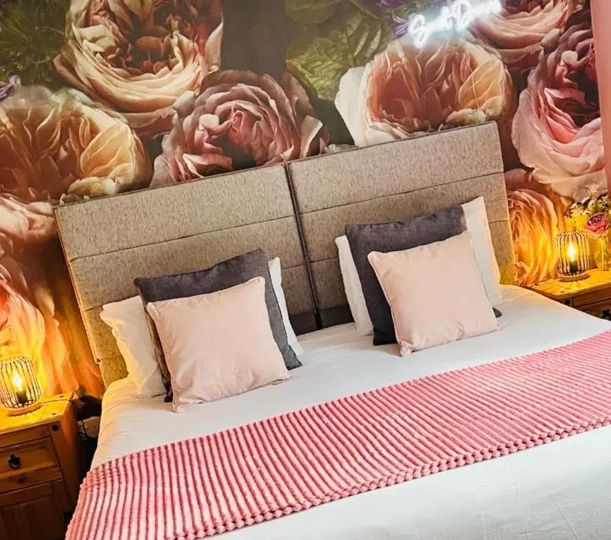 River view, Bed in Sutton Staithe Hotel River view, Bed in Sutton Staithe Hotel