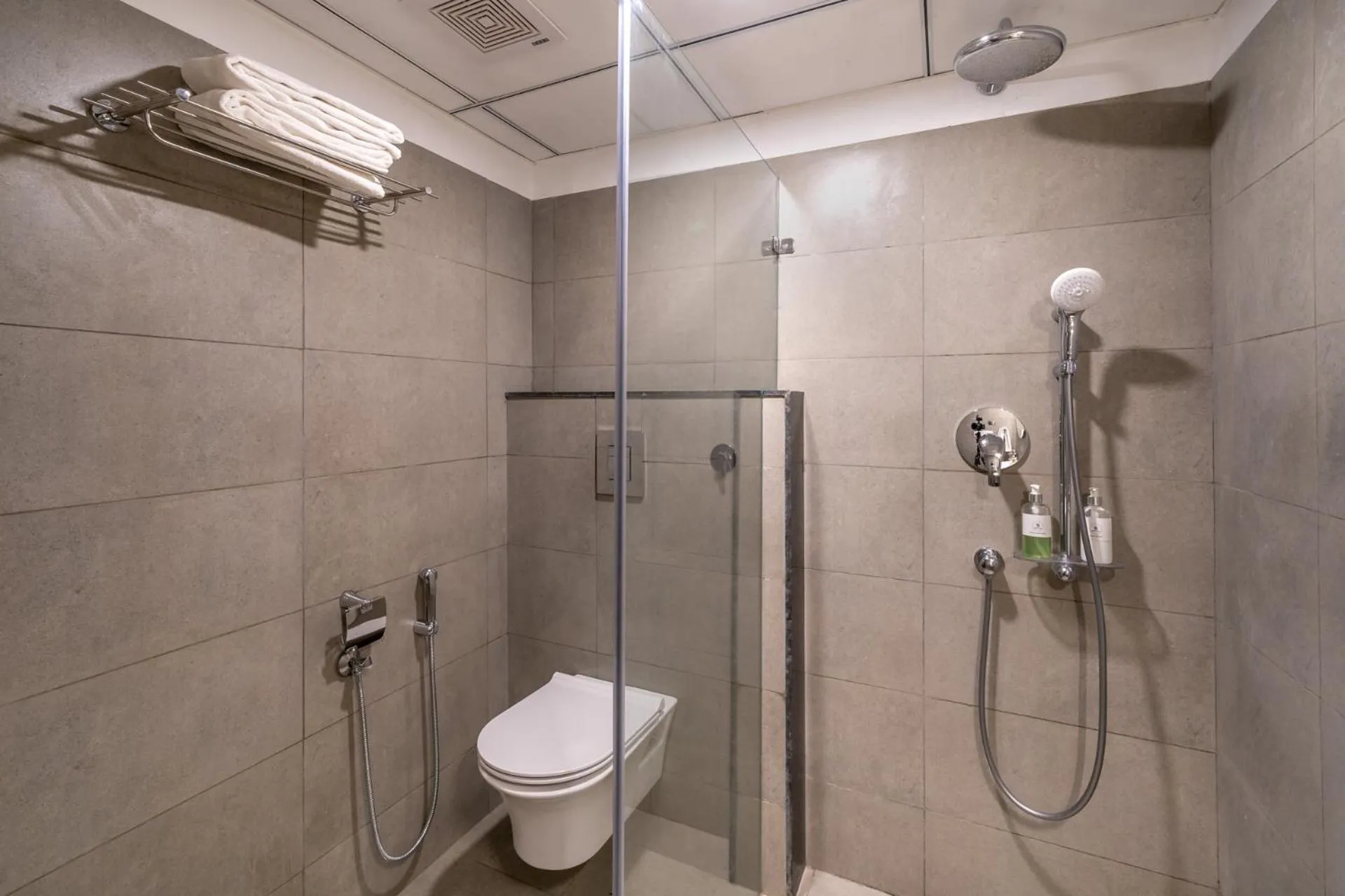 Bathroom in Loft 24, Mansarovar