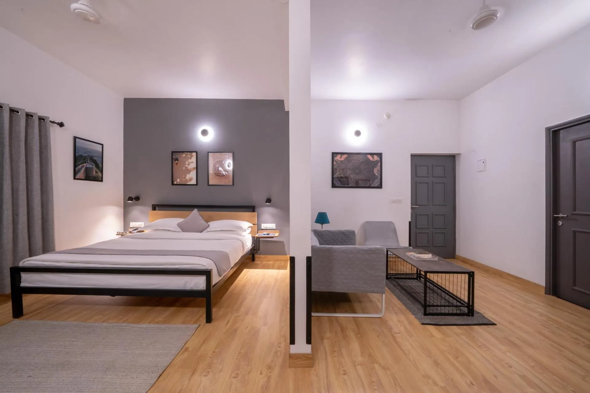 Living room in Loft 24, Mansarovar