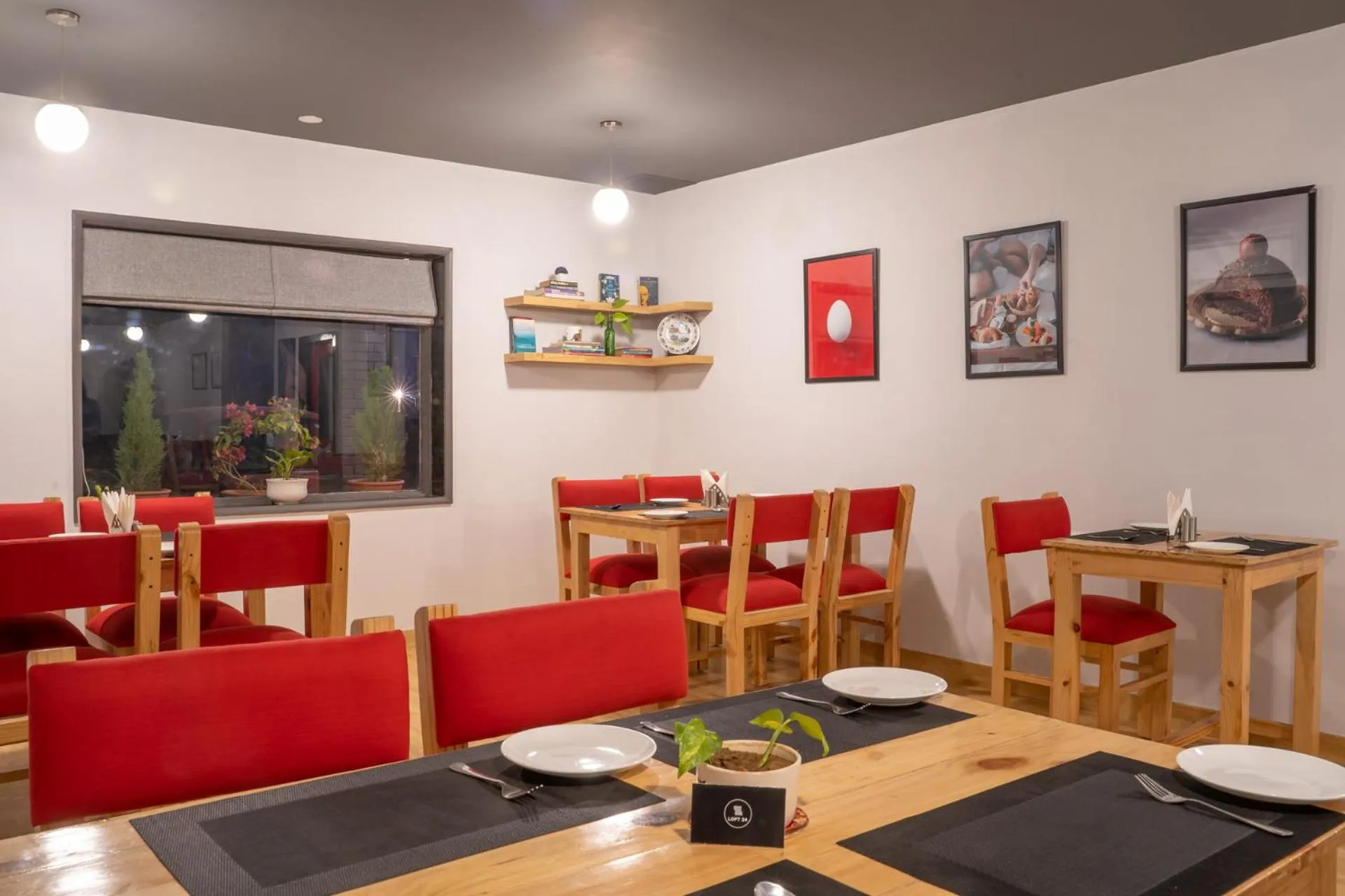 Restaurant/places to eat in Loft 24, Mansarovar