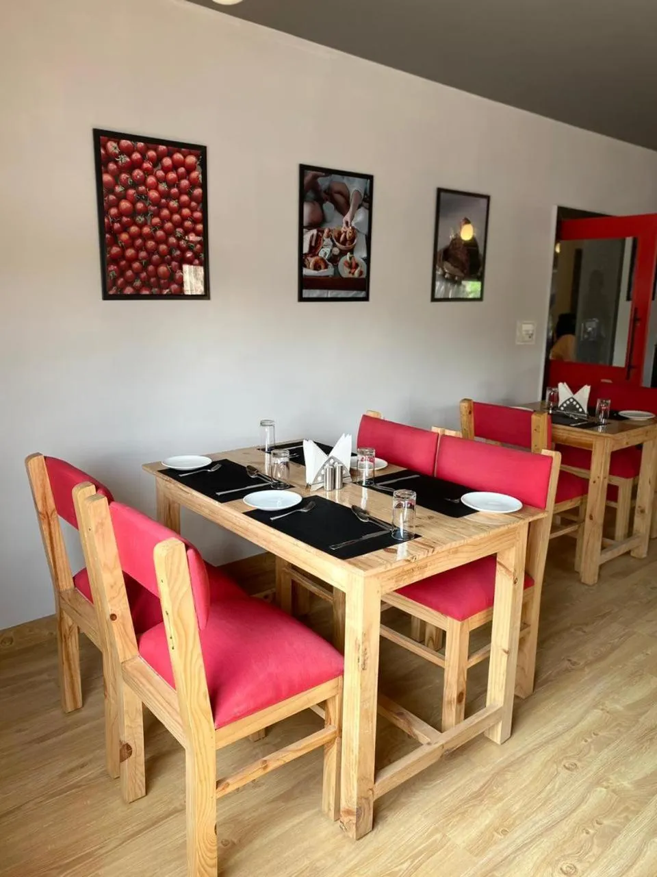 Restaurant/places to eat in Loft 24, Mansarovar