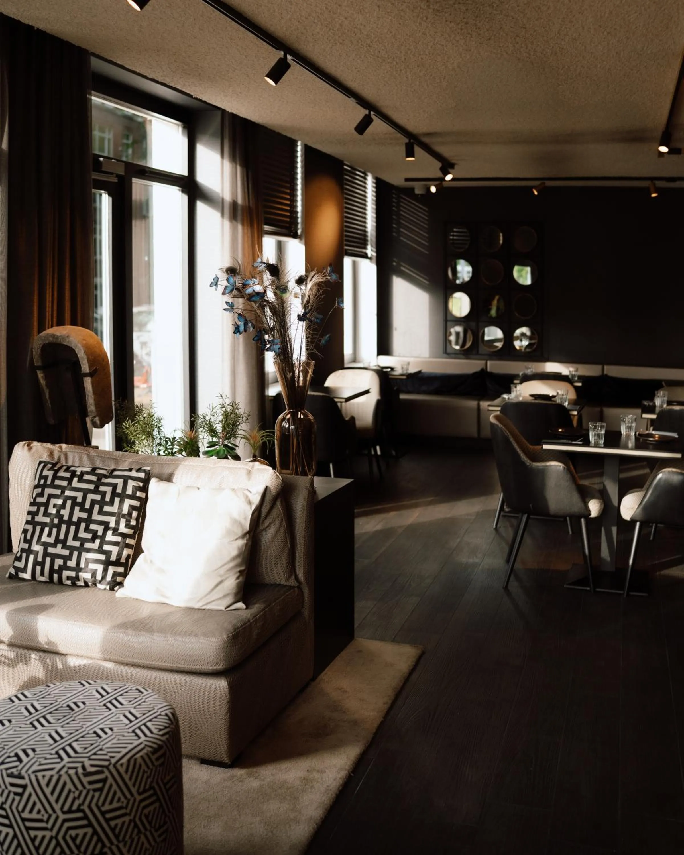 Lounge or bar in Le Marin Hotel Rotterdam City - Handwritten Collection