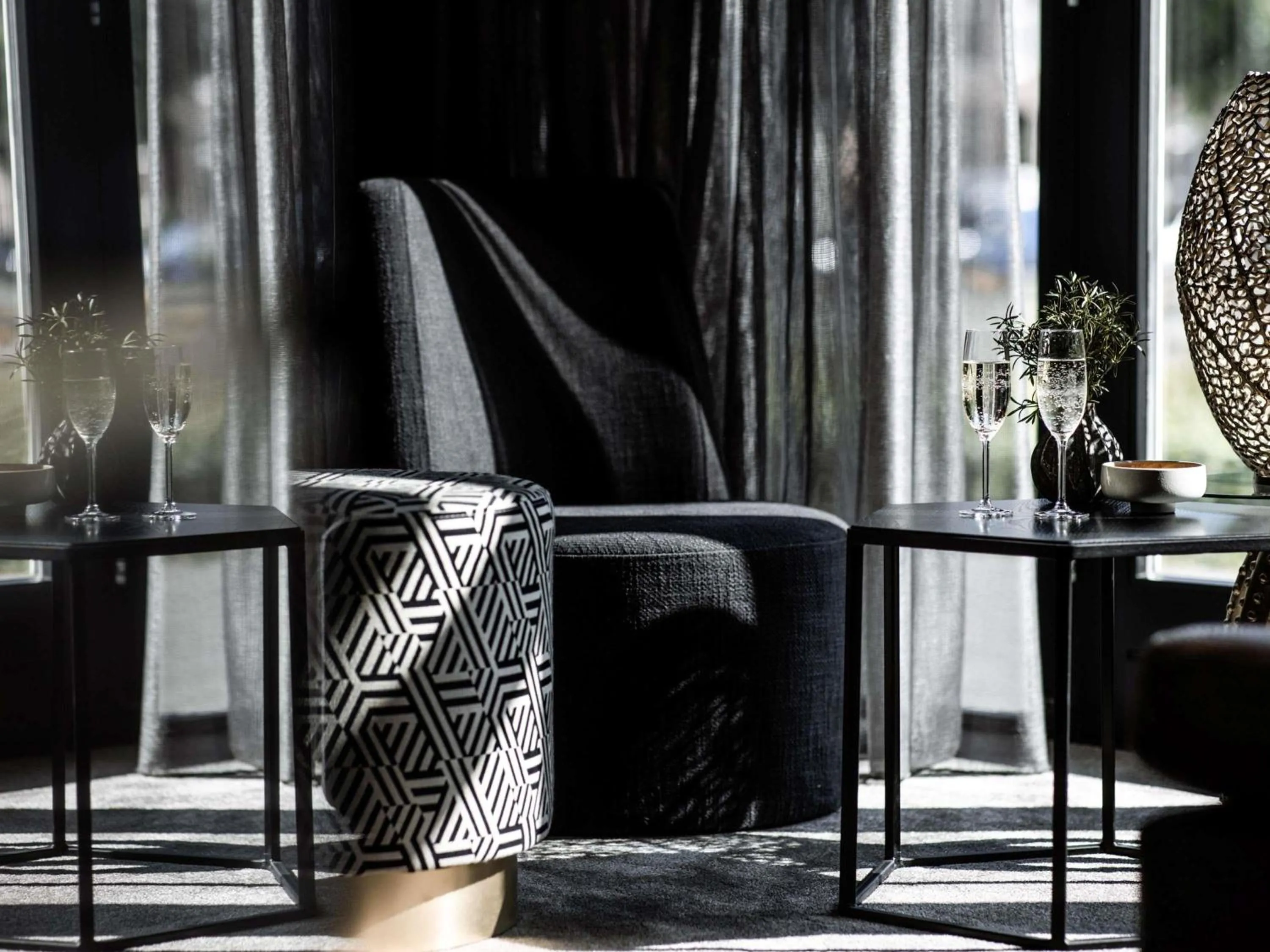 Lounge or bar in Le Marin Hotel Rotterdam City - Handwritten Collection