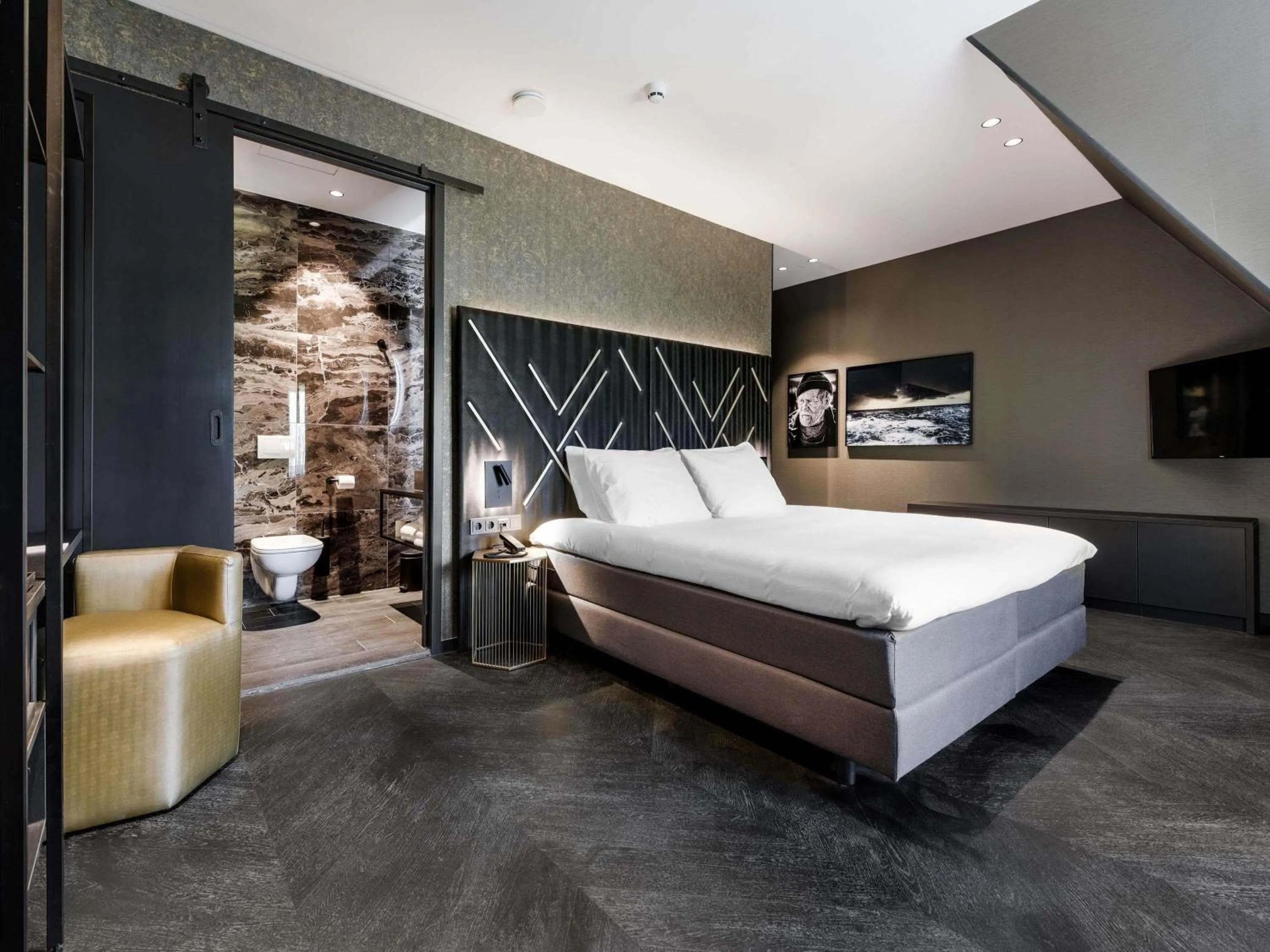 Property building, Bed in Le Marin Hotel Rotterdam City - Handwritten Collection