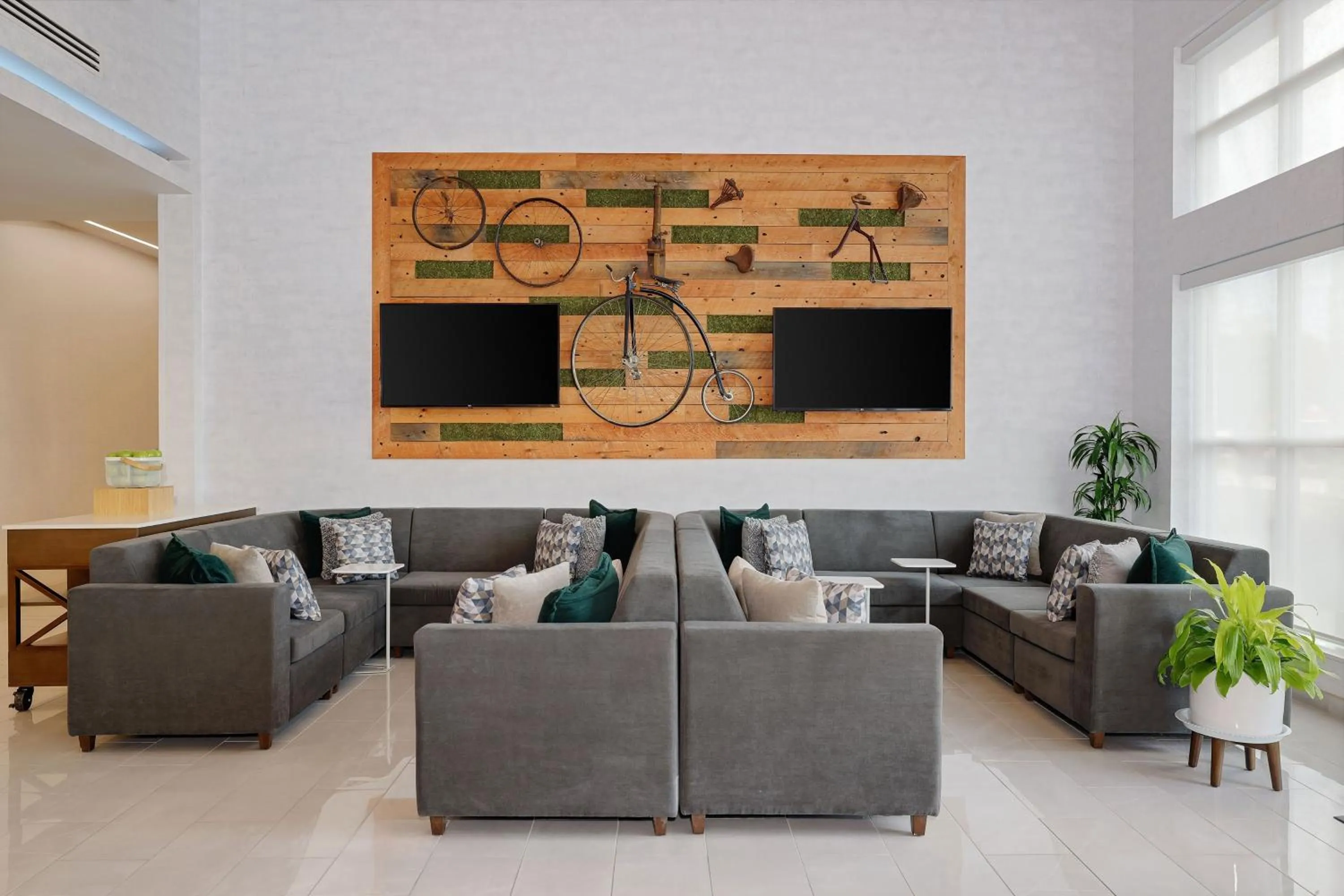 Lobby or reception in Element New York Wood Ridge