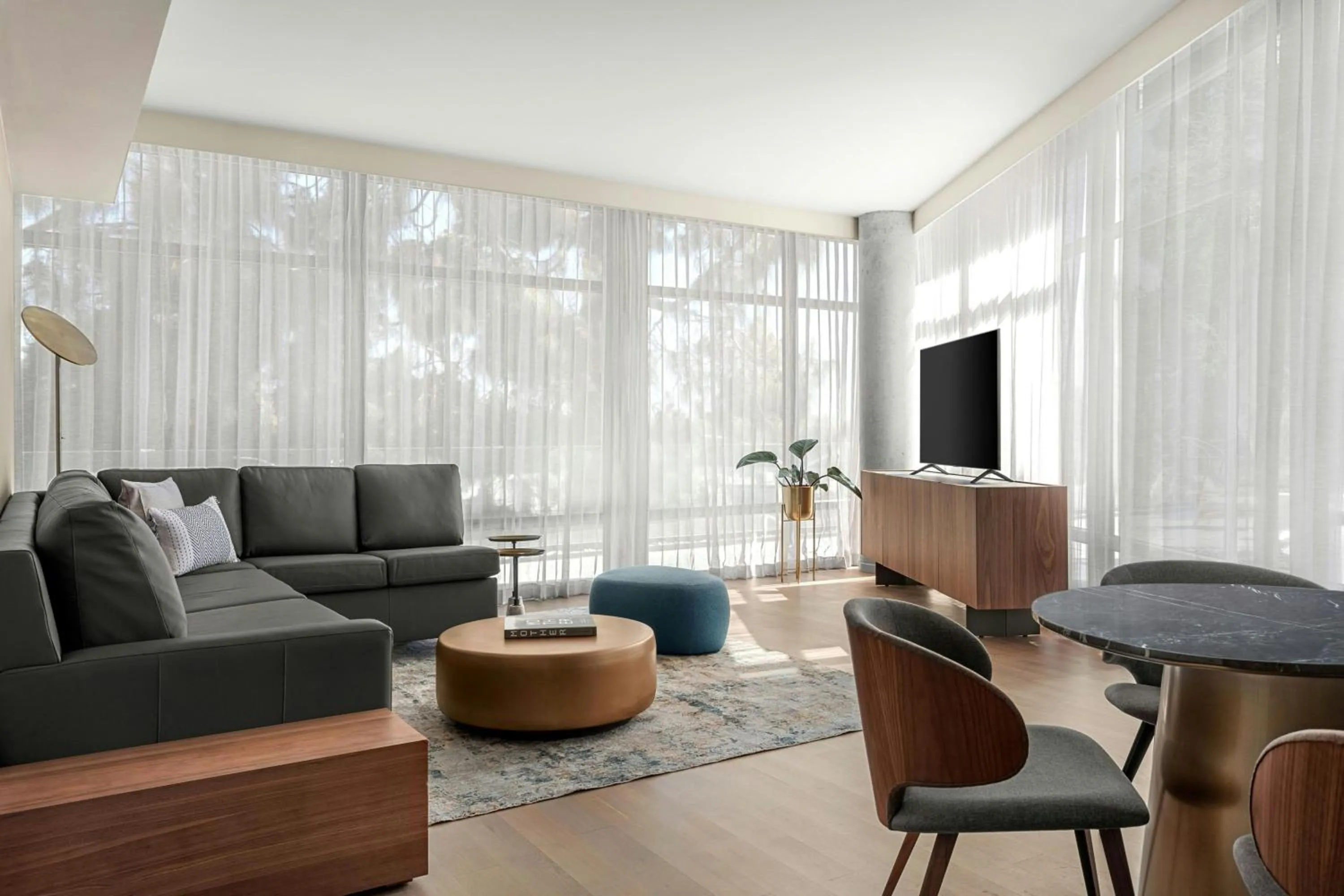 Living room in TETRA Hotel, Autograph Collection