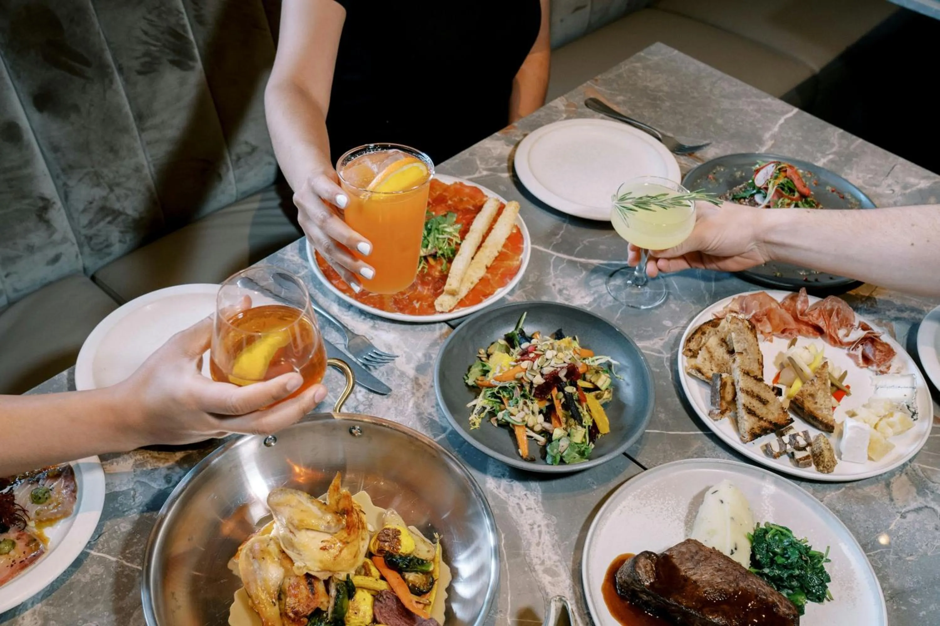 Restaurant/places to eat in TETRA Hotel, Autograph Collection