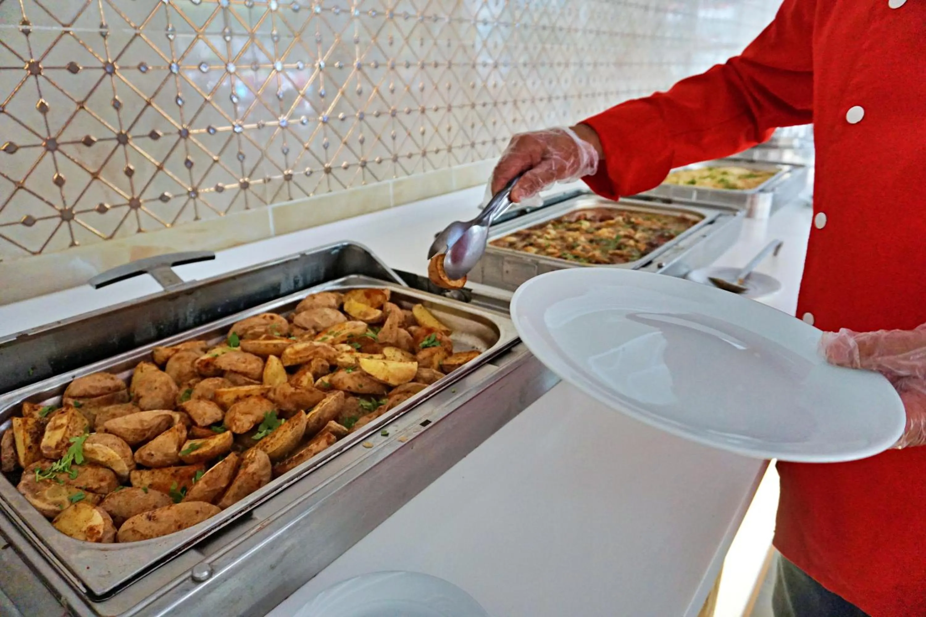 Restaurant/places to eat in Side Legend Hotel