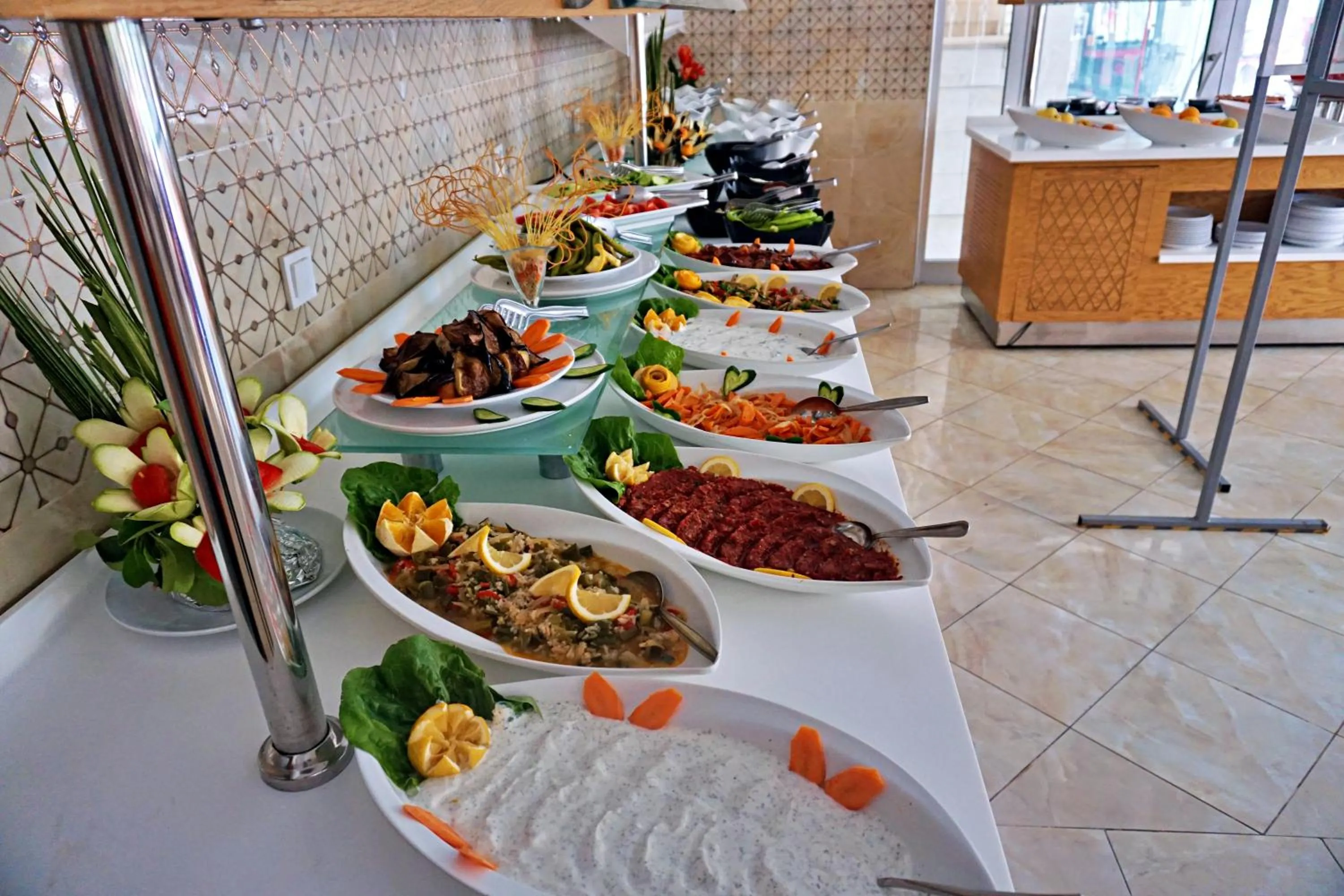 Restaurant/places to eat in Side Legend Hotel