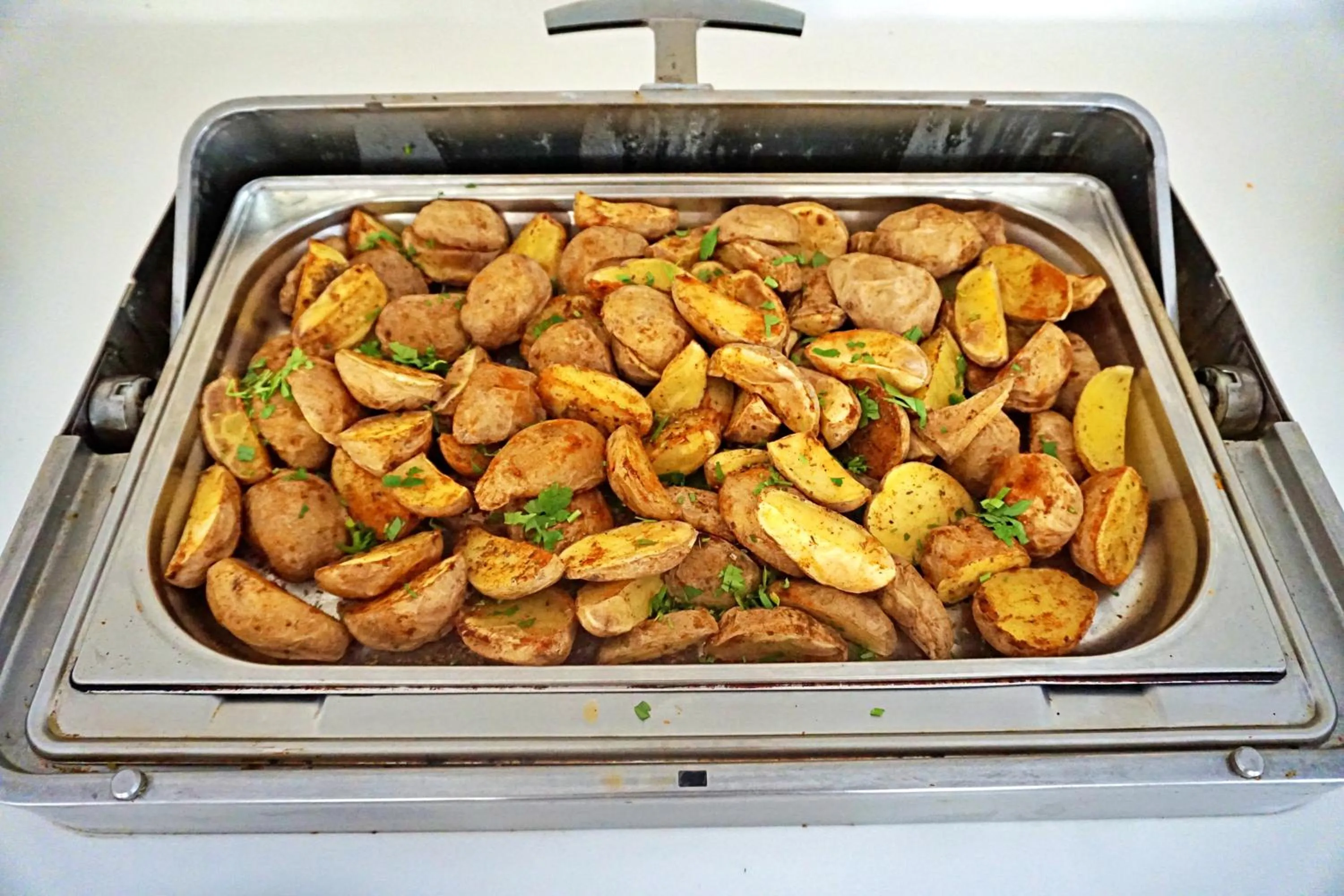 Restaurant/places to eat in Side Legend Hotel