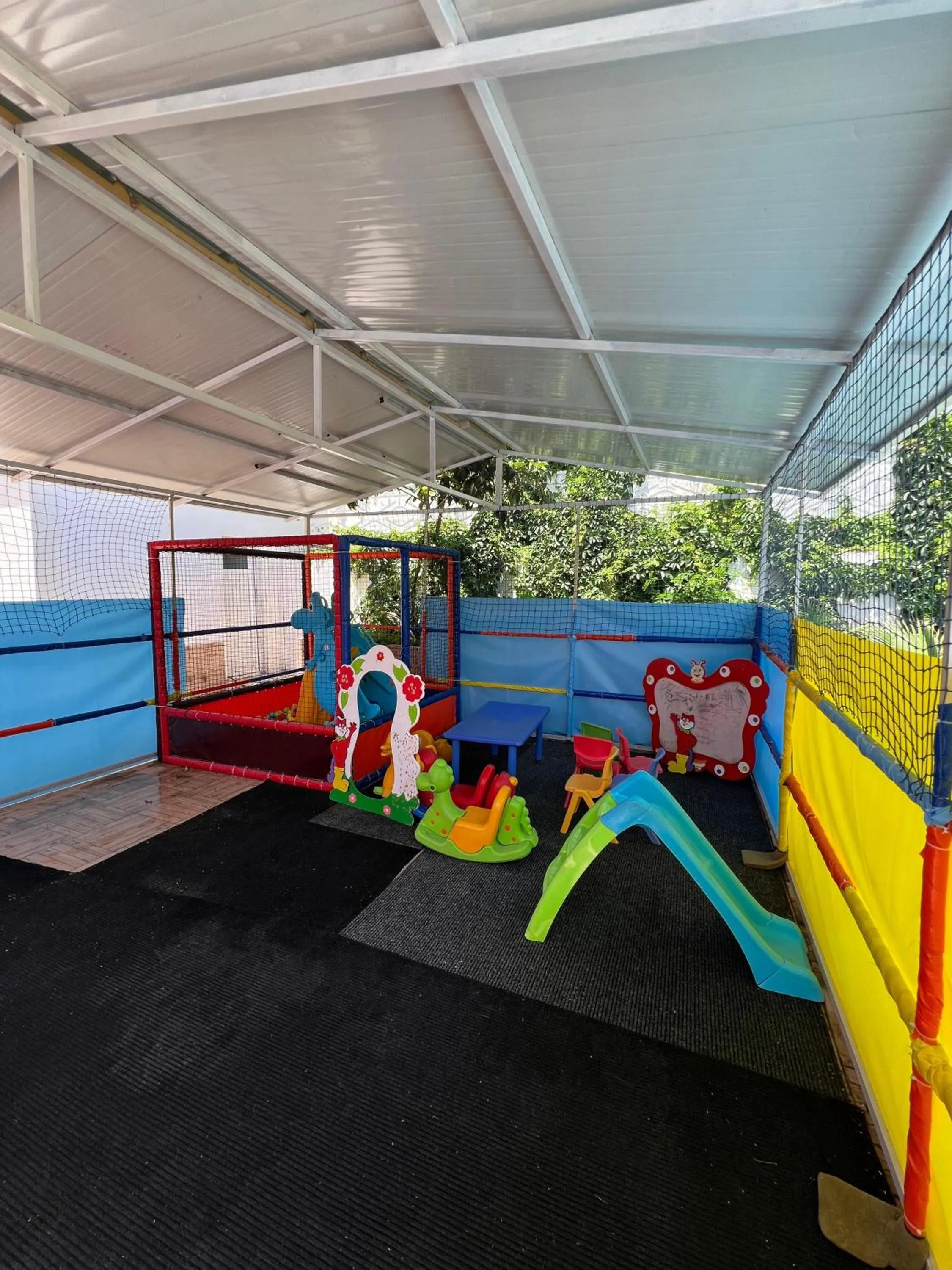 Communal lounge/ TV room in Side Legend Hotel