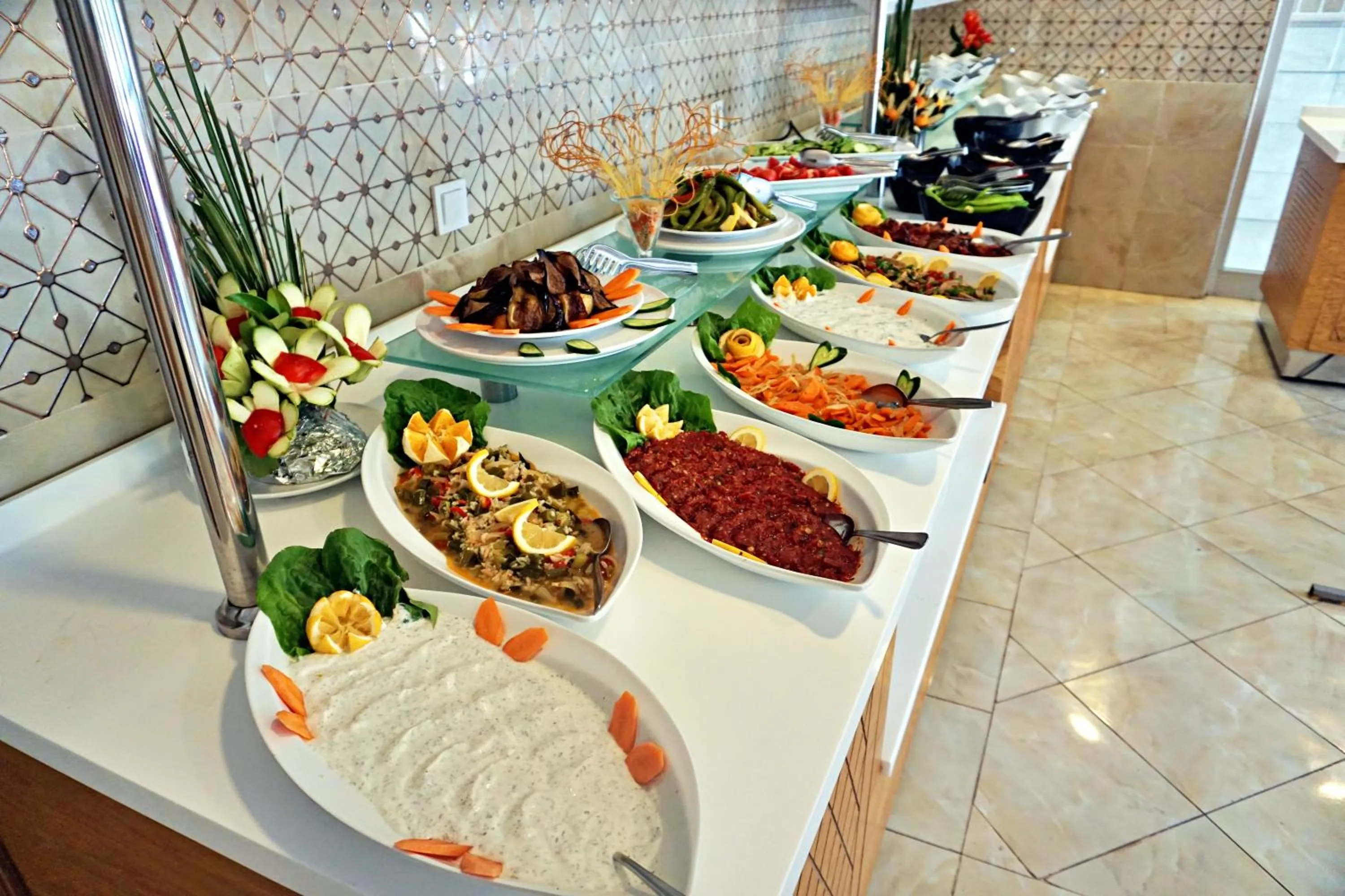 Restaurant/places to eat in Side Legend Hotel