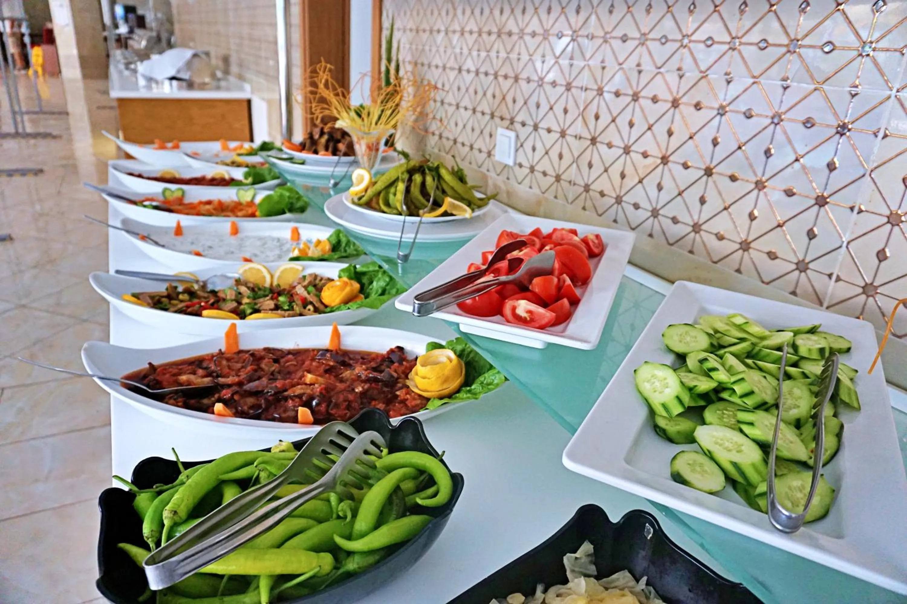 Restaurant/places to eat in Side Legend Hotel