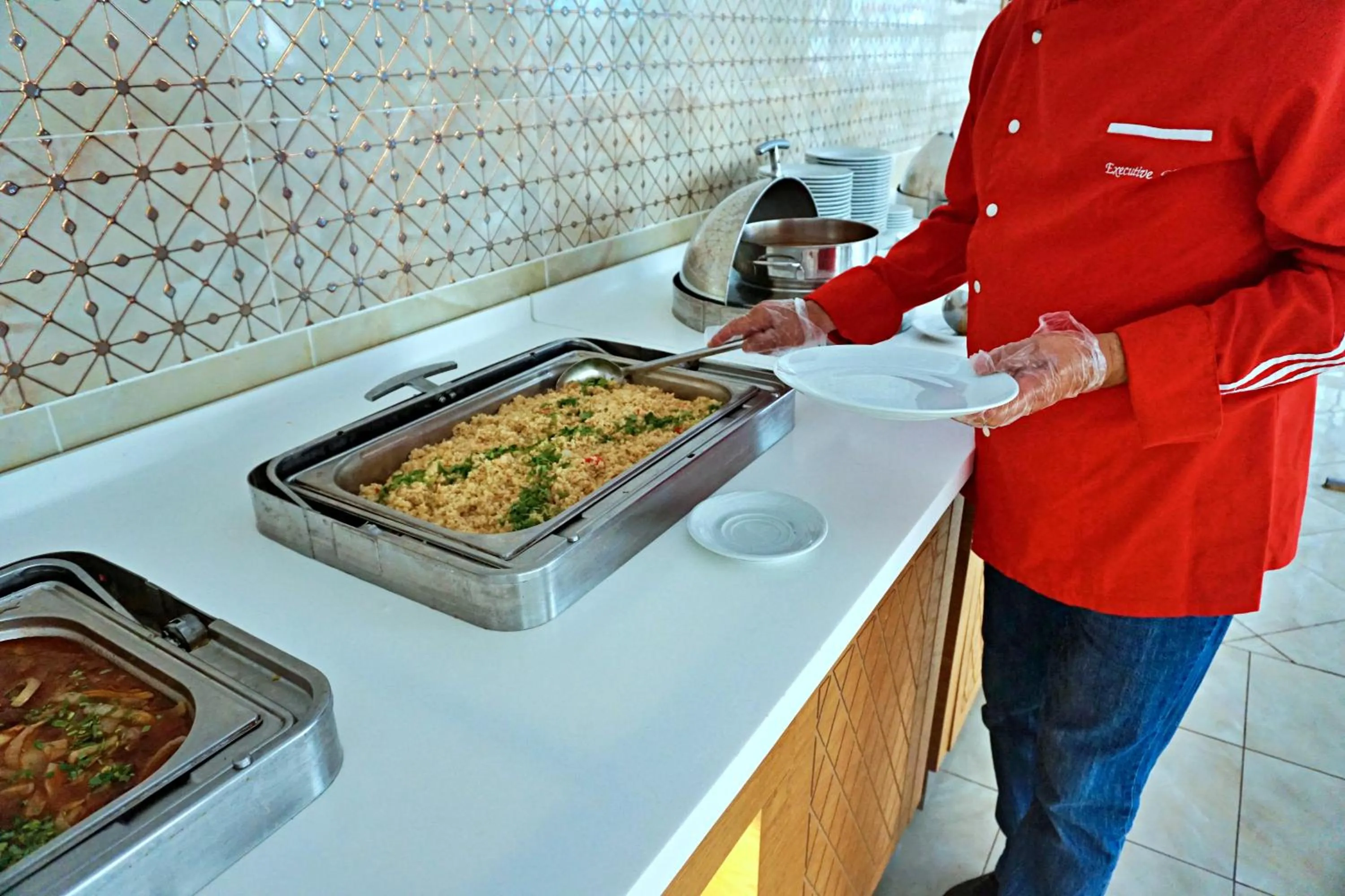 Restaurant/places to eat in Side Legend Hotel