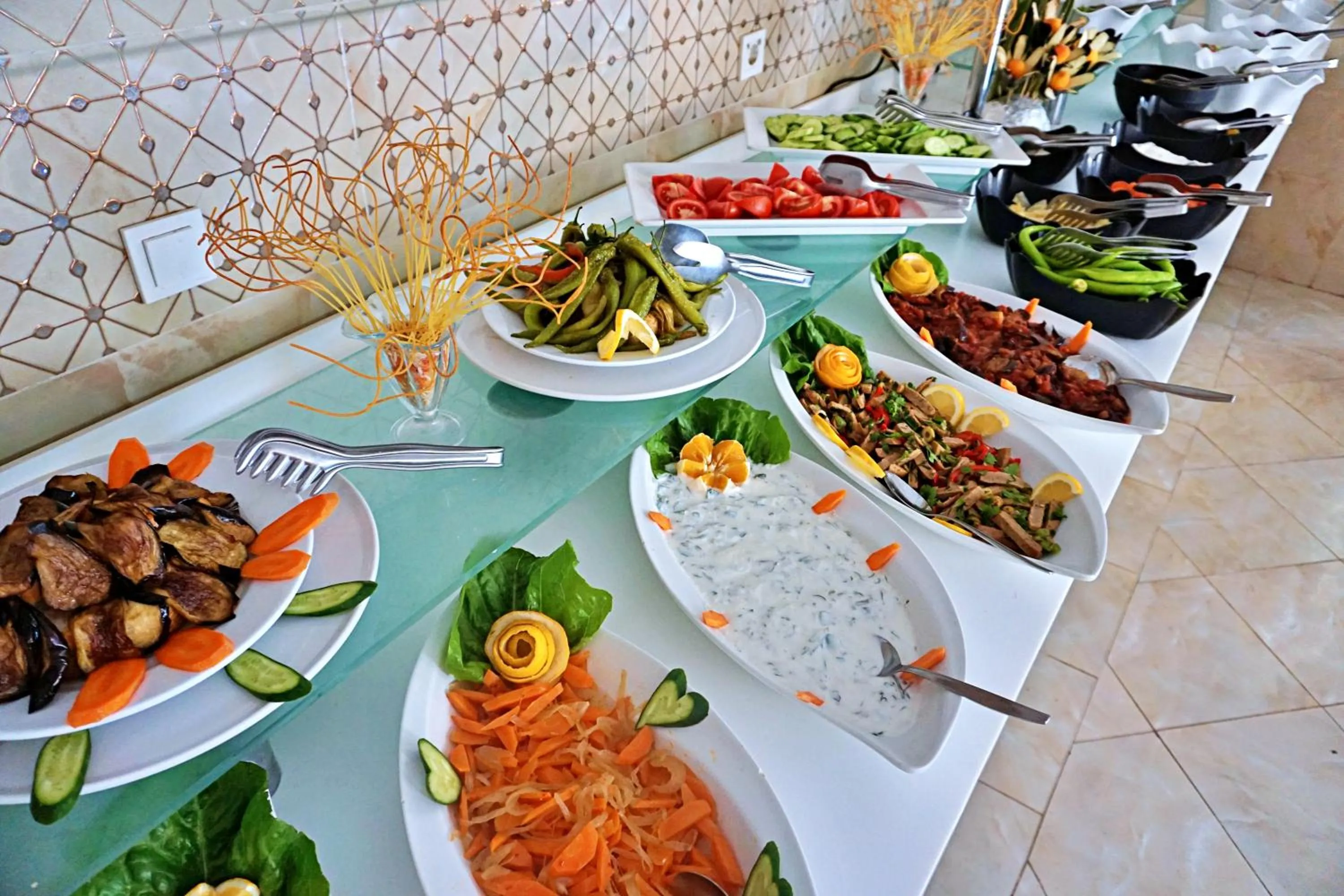 Restaurant/places to eat in Side Legend Hotel