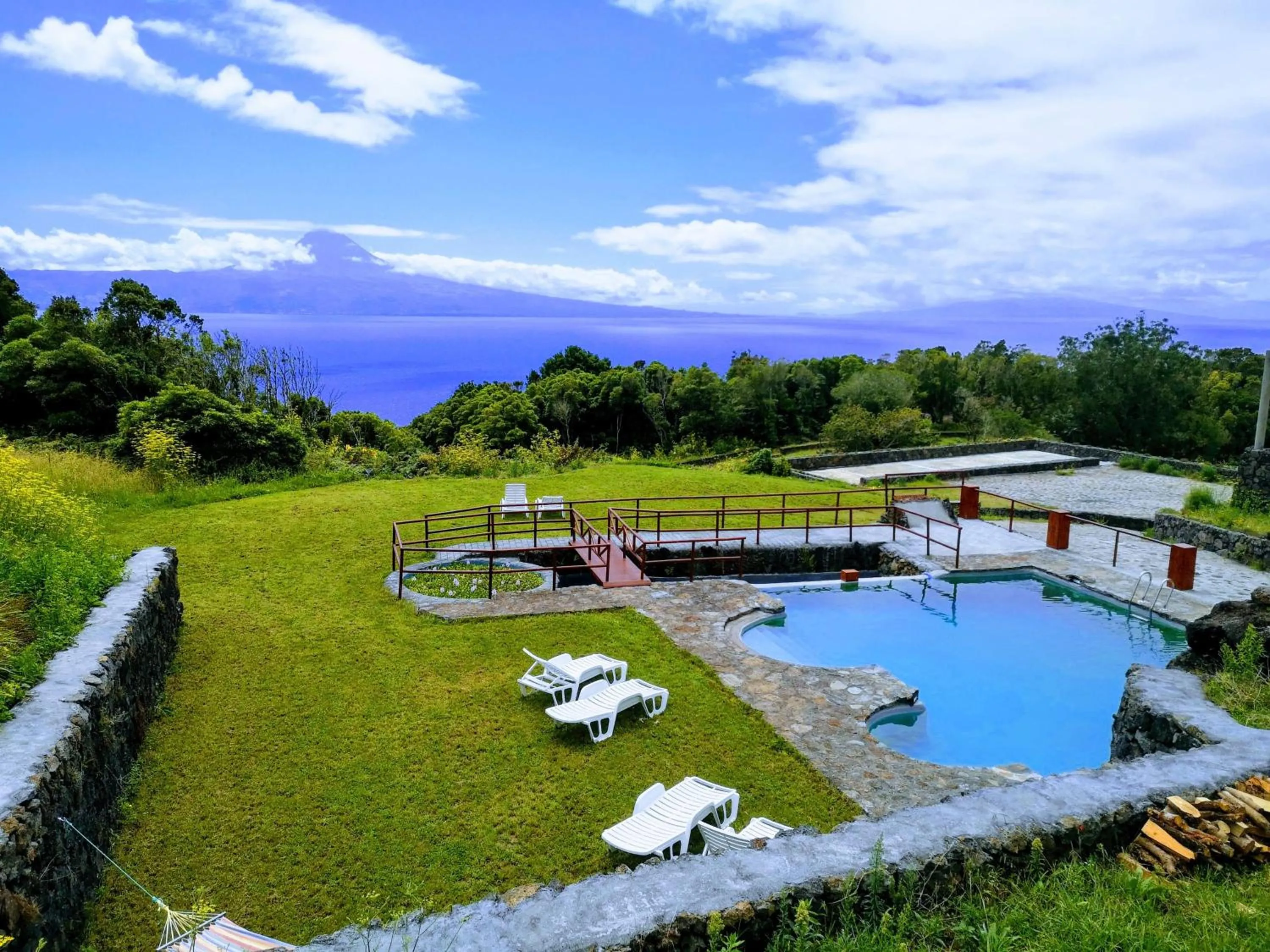 Pool view in Hotel os Moinhos