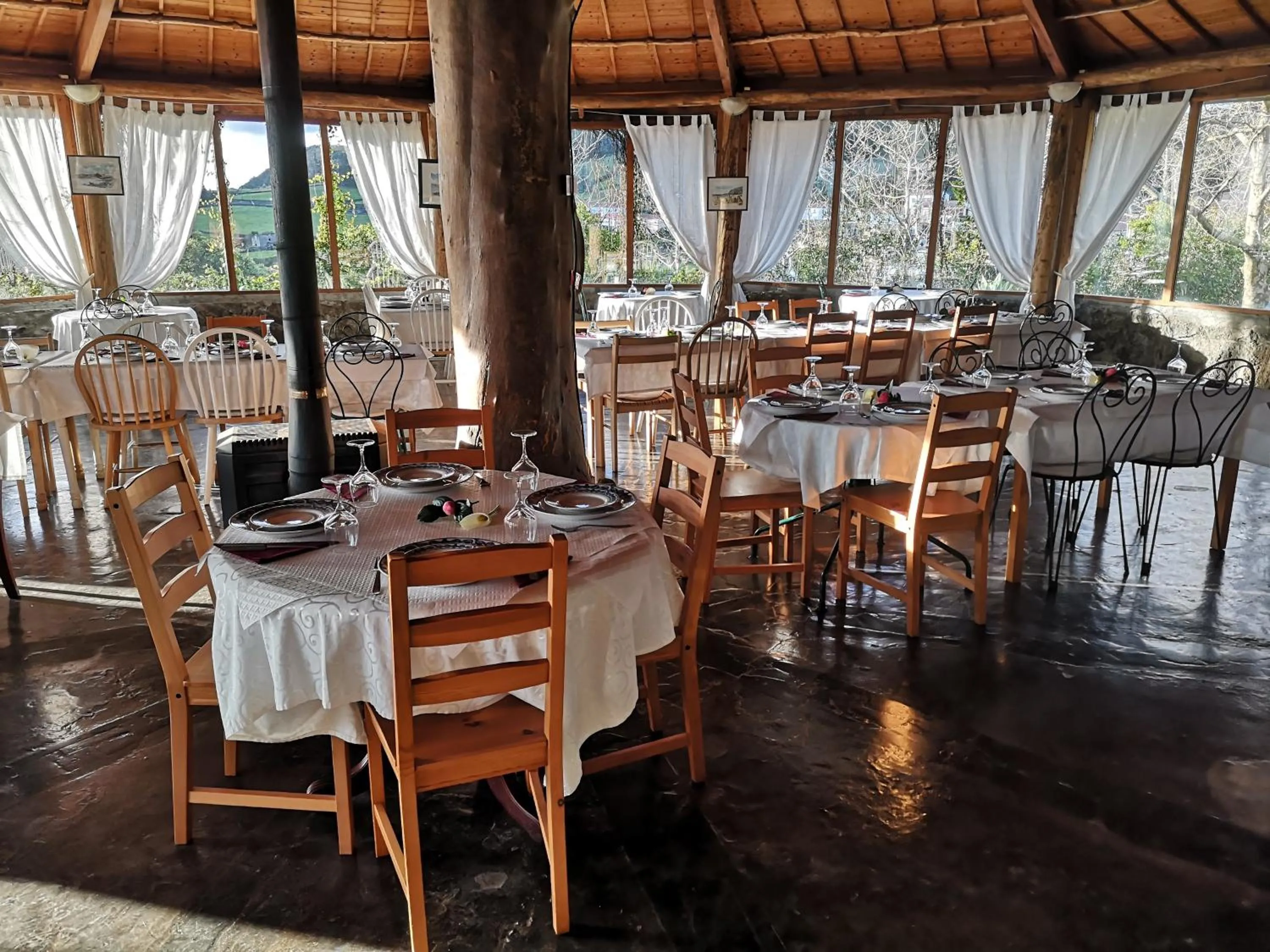 Restaurant/places to eat in Hotel os Moinhos