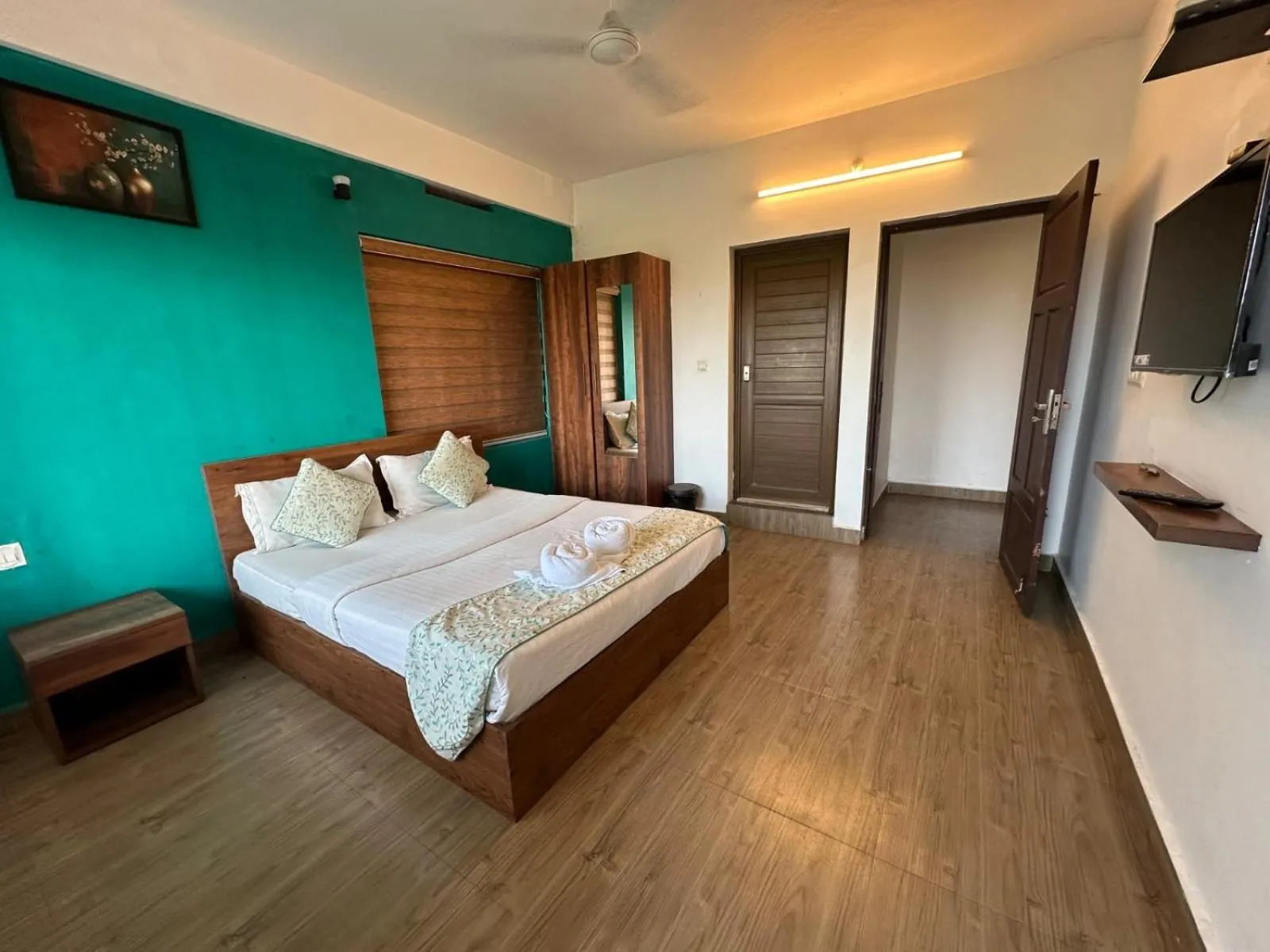 Bedroom, Bed in Vagamon Hill Chimes