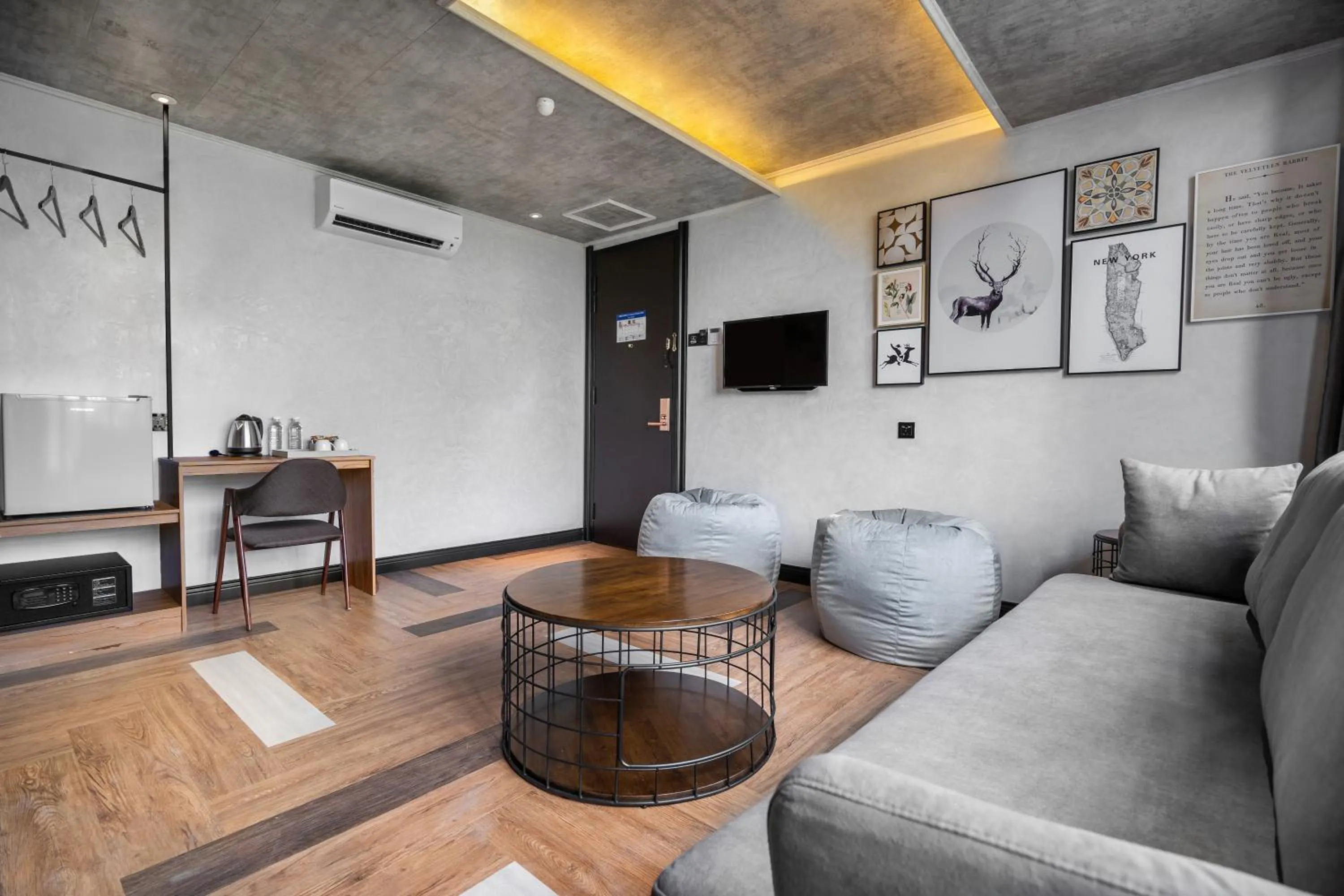 Living room in A&R Urban Hotel