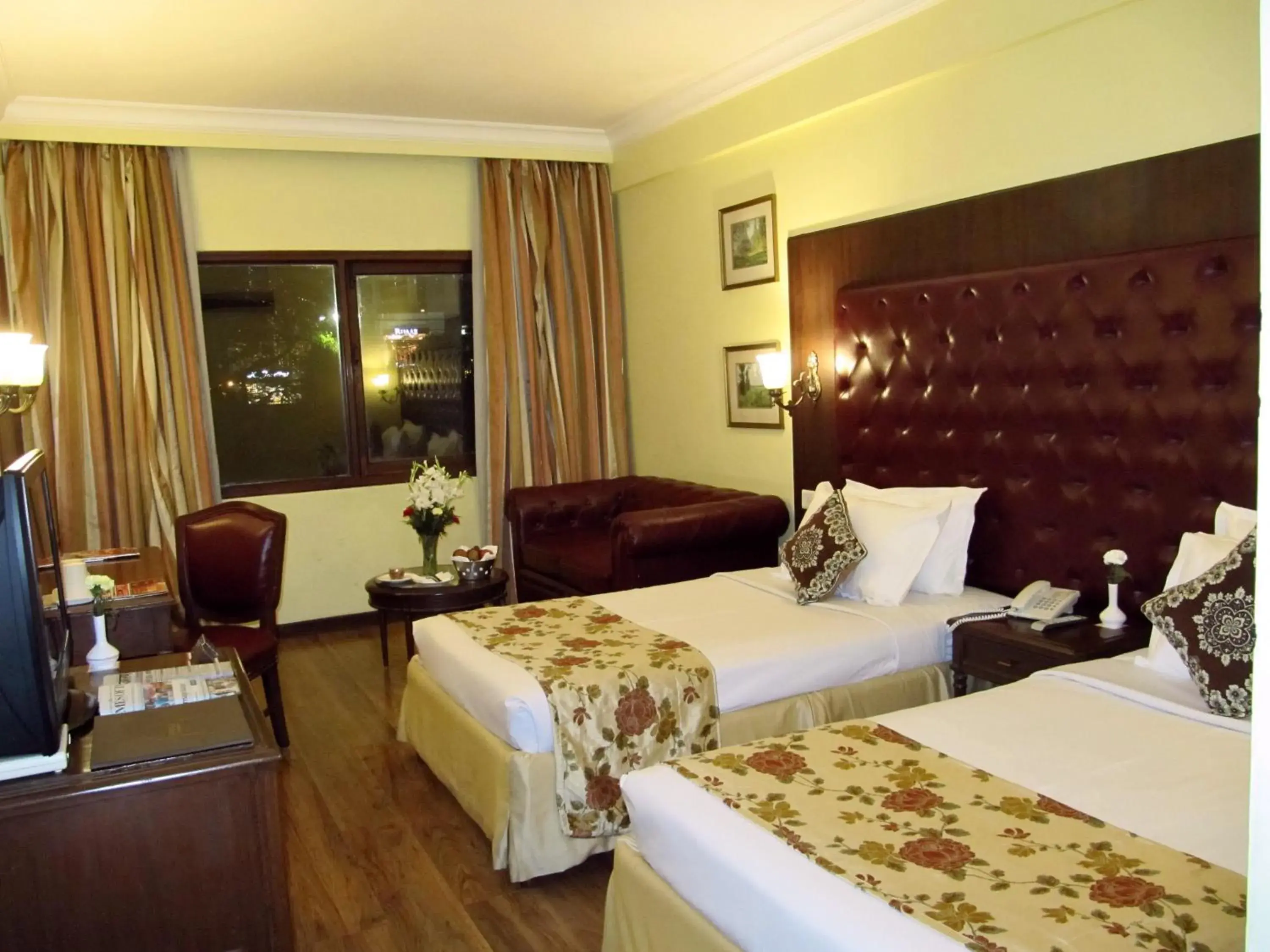 Bedroom, Bed in Ritz Plaza Bedroom, Bed in Ritz Plaza