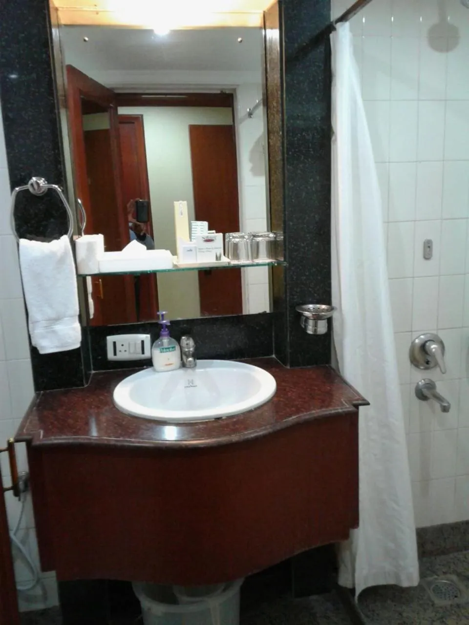 Bathroom in Ritz Plaza