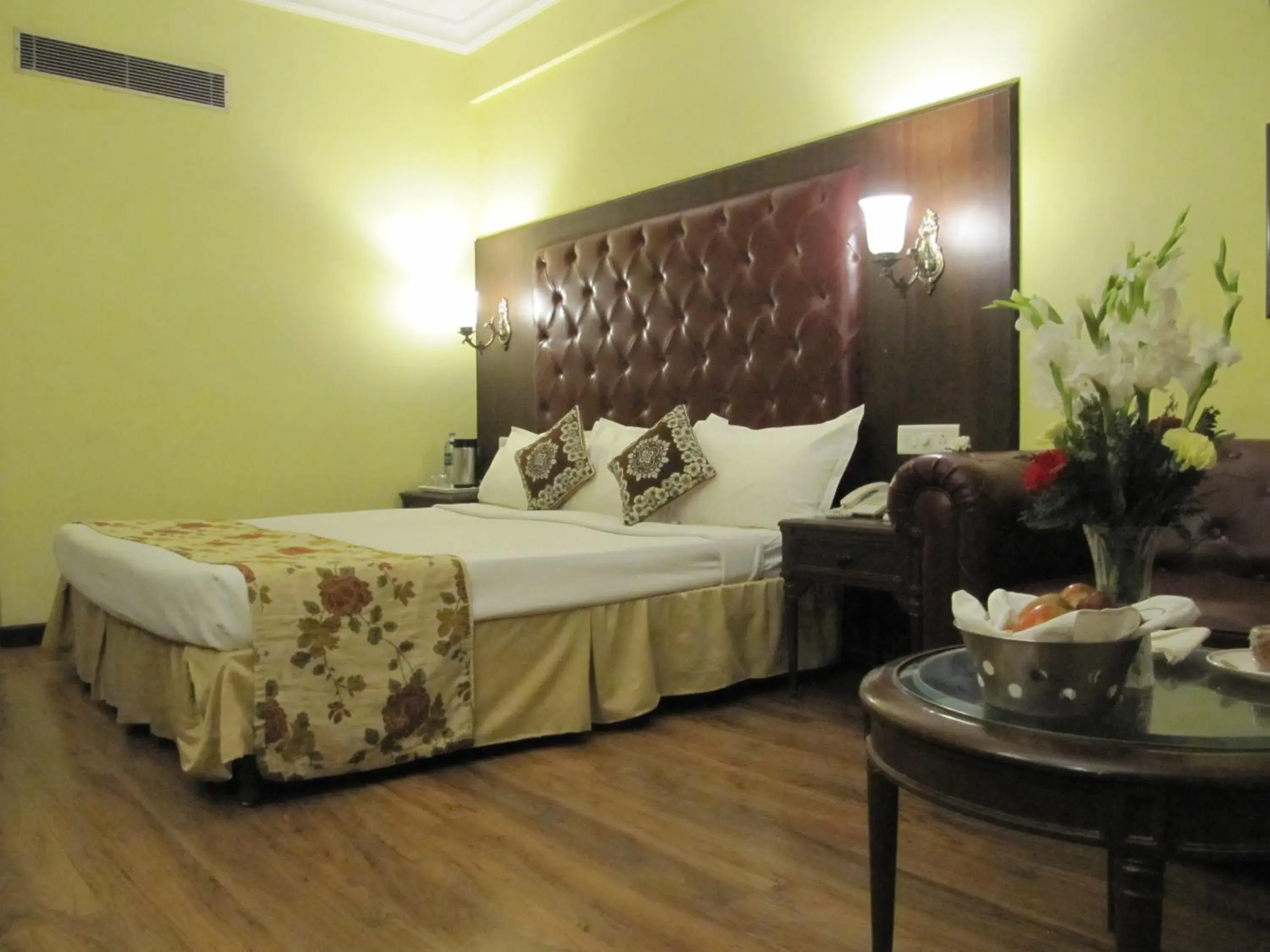 Bed in Ritz Plaza Bed in Ritz Plaza