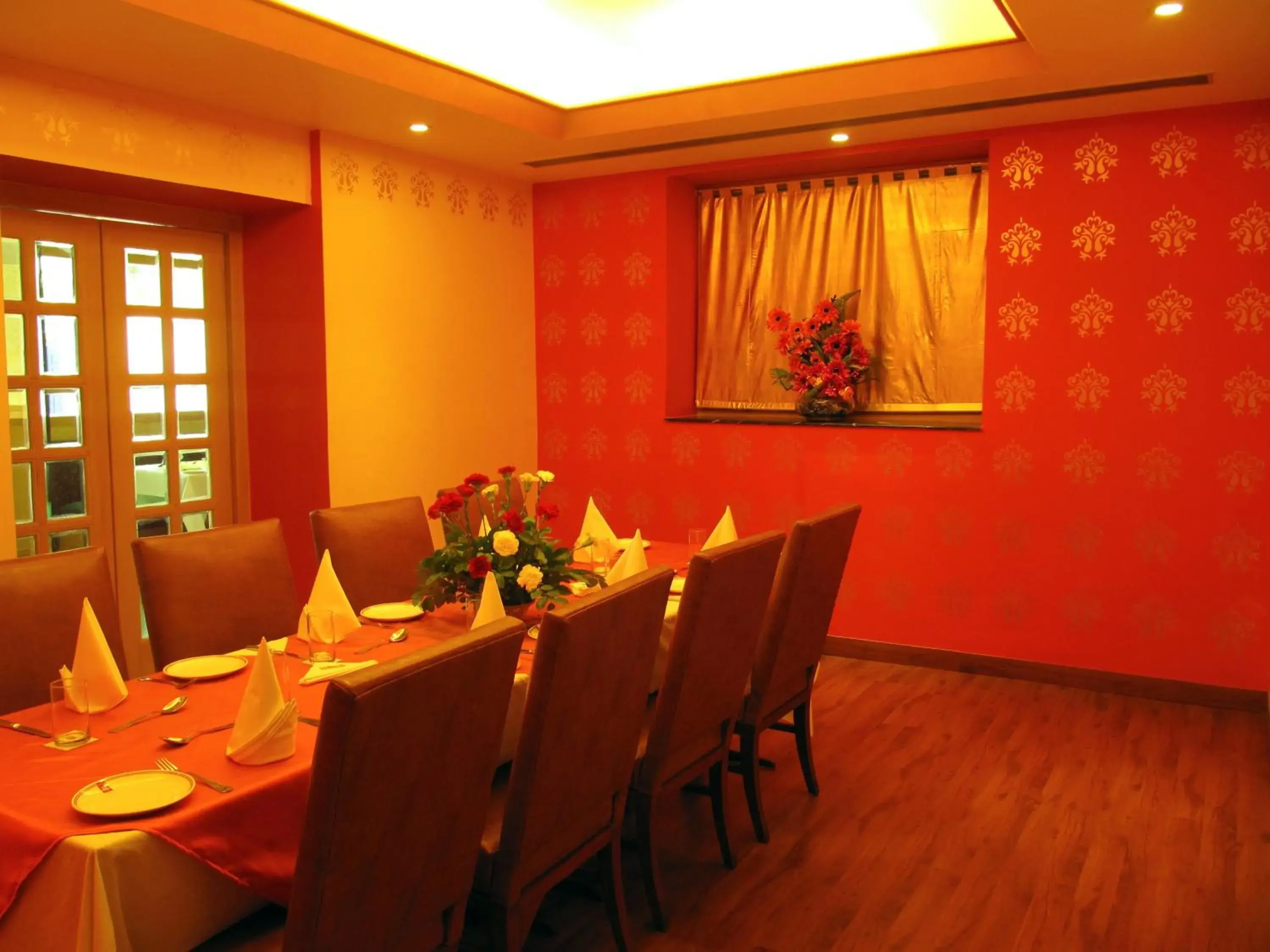 Restaurant/places to eat in Ritz Plaza Restaurant/places to eat in Ritz Plaza