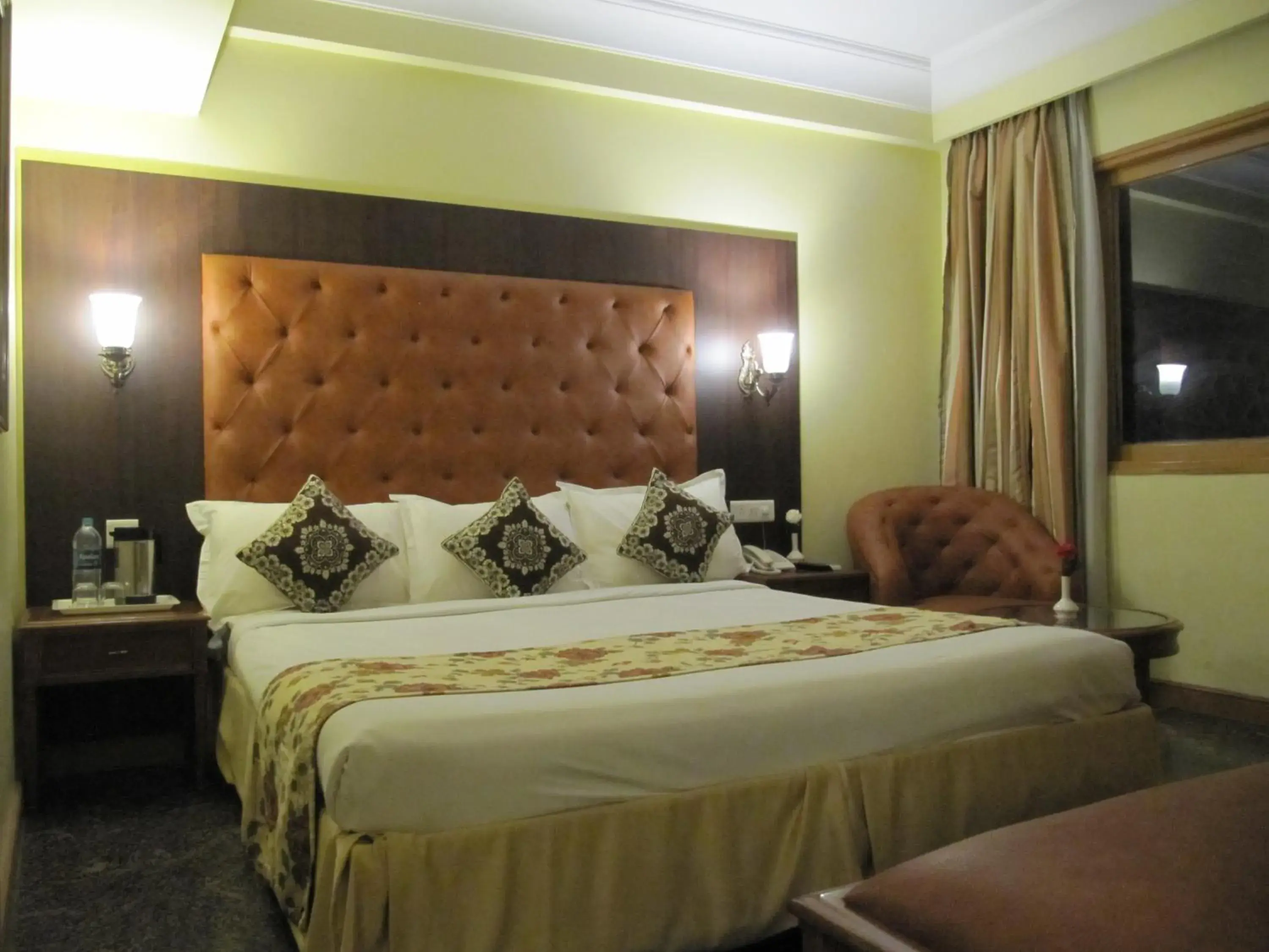 Bed in Ritz Plaza Bed in Ritz Plaza