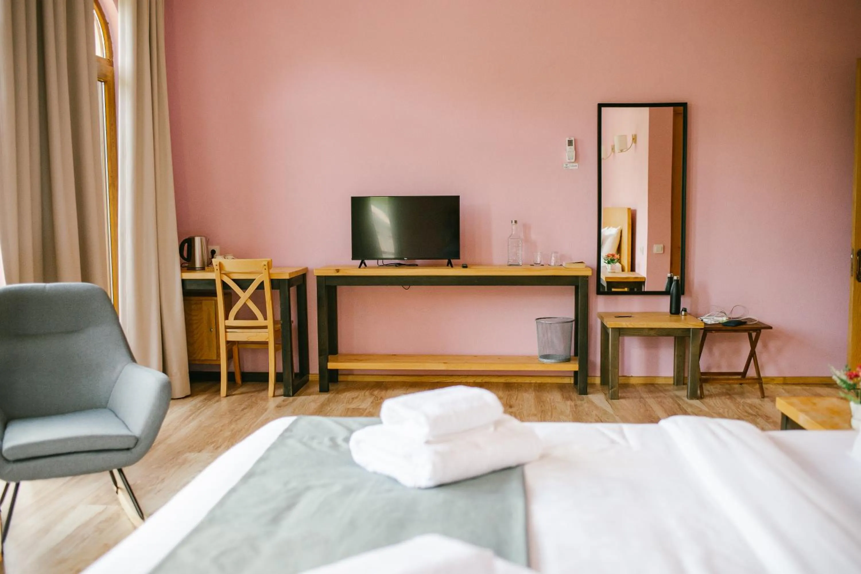 Mountain view, Bed in Hotel Chateau Iveri