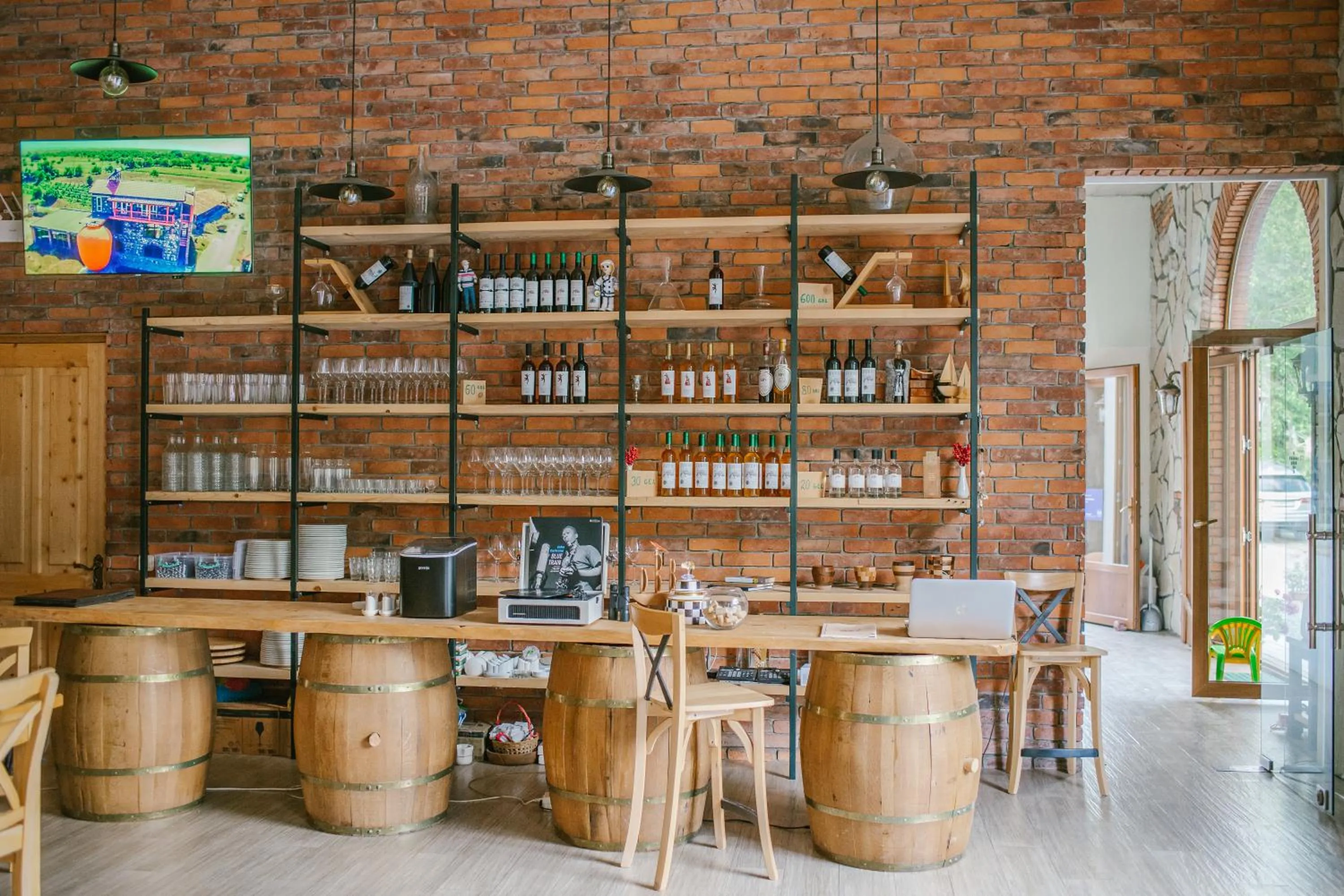 Restaurant/places to eat in Hotel Chateau Iveri