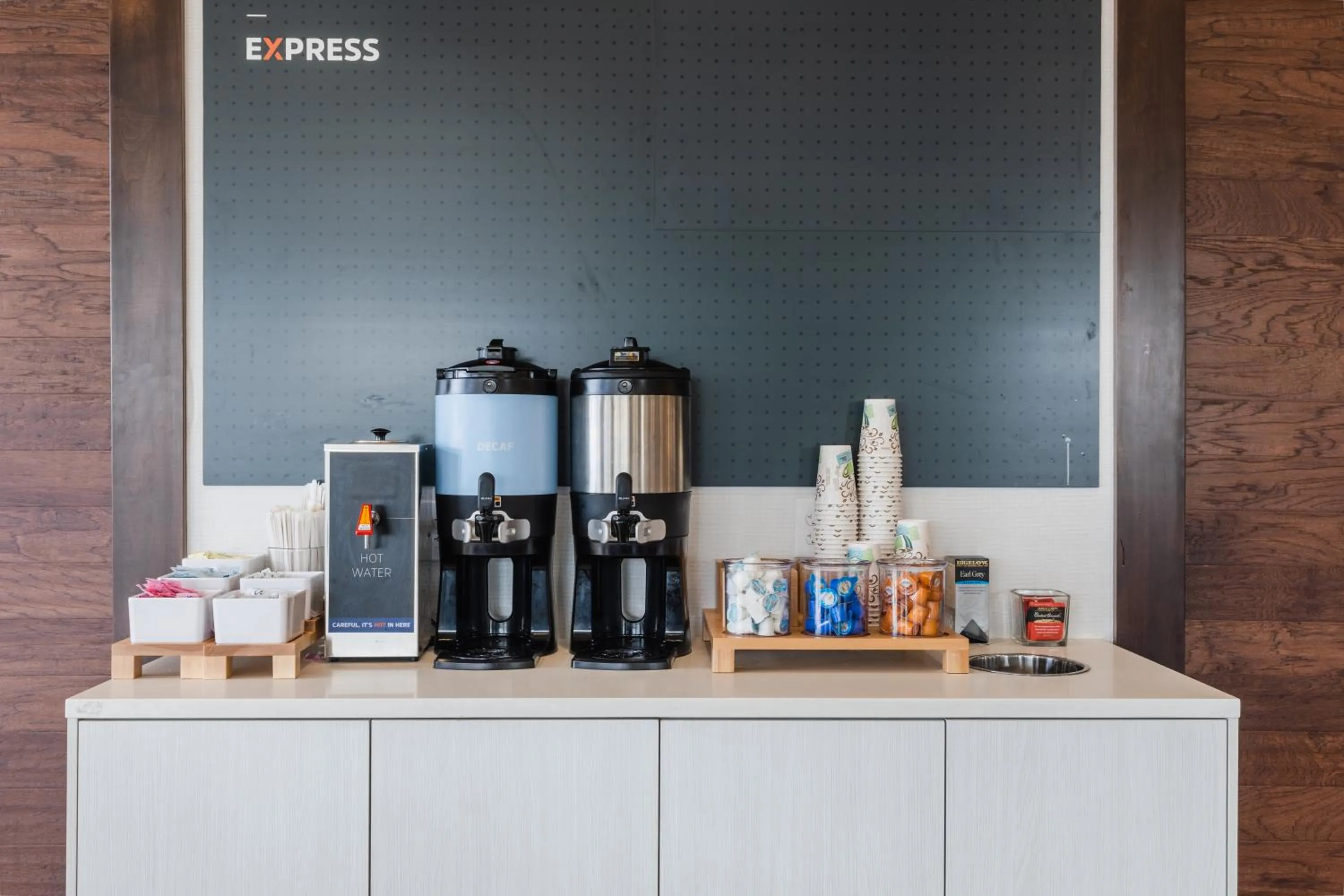 Coffee/tea facilities in Holiday Inn Express & Suites Columbia Downtown The Vista by IHG