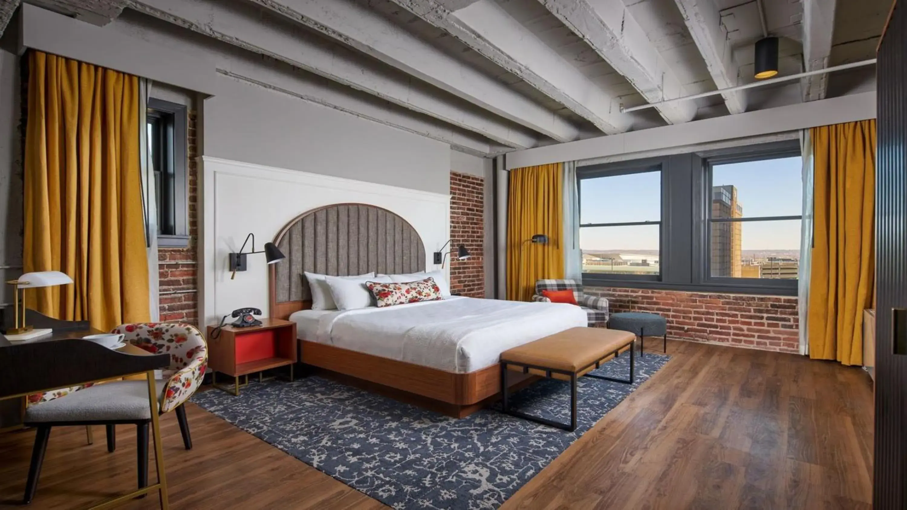 King Room - Hearing Accessible/Non-Smoking in Hotel Indigo - Omaha Downtown by IHG King Room - Hearing Accessible/Non-Smoking in Hotel Indigo - Omaha Downtown by IHG