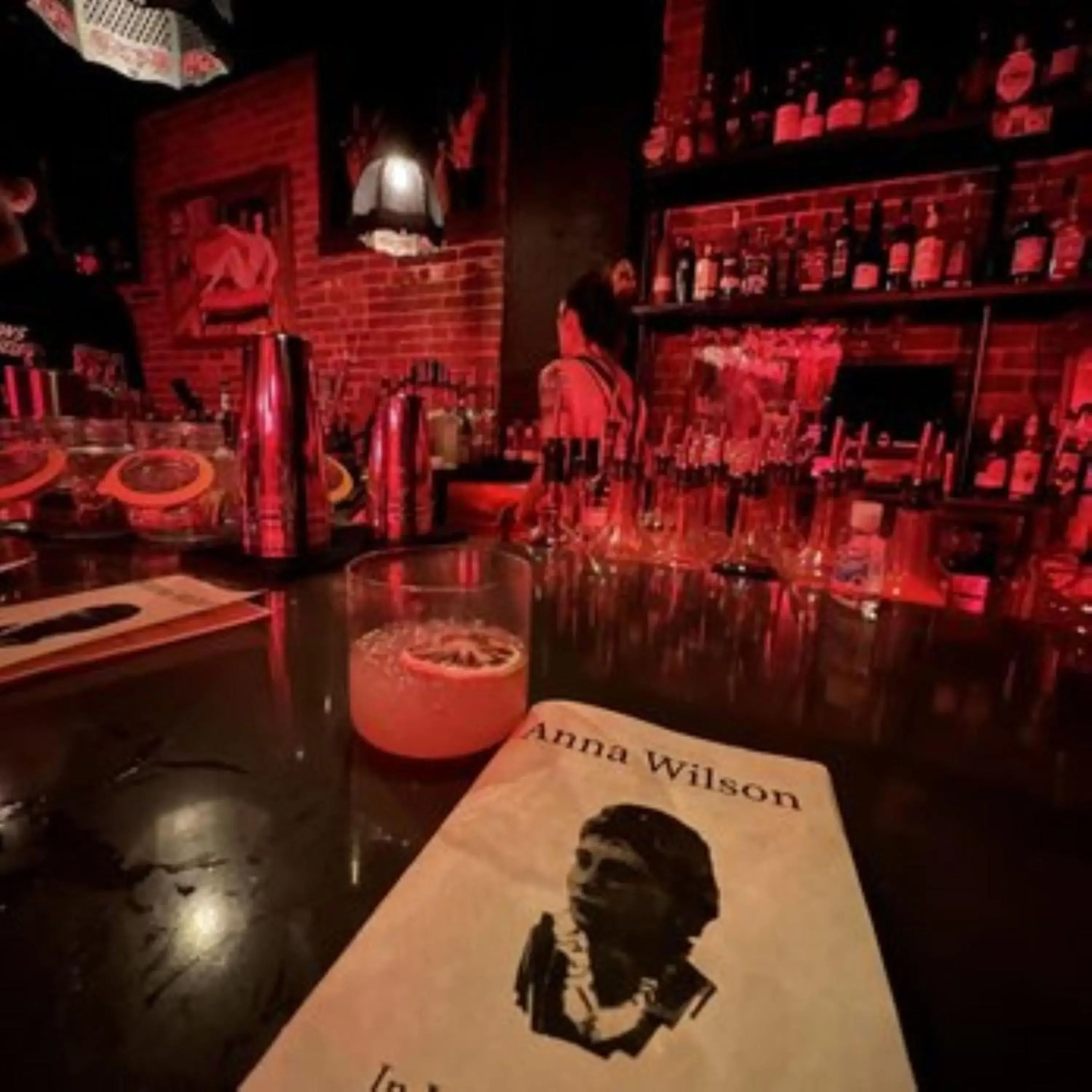 Lounge or bar in Hotel Indigo - Omaha Downtown by IHG Lounge or bar in Hotel Indigo - Omaha Downtown by IHG