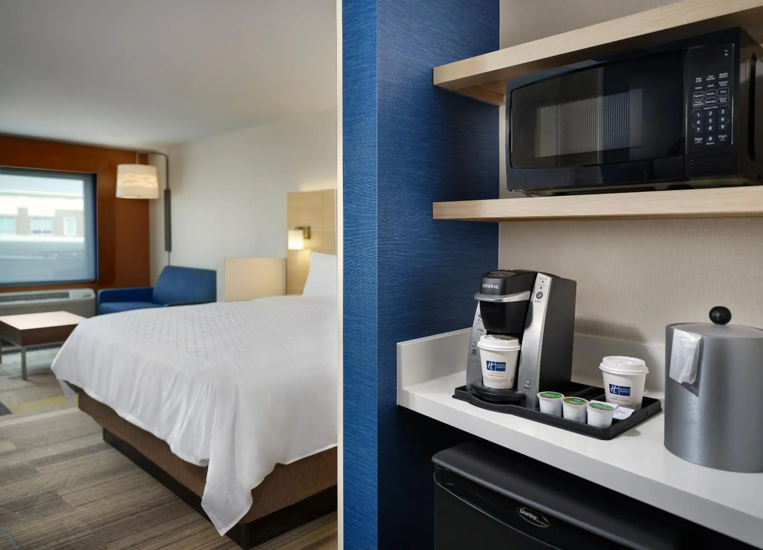 Bedroom, Bed in Holiday Inn Express & Suites - Lockport by IHG Bedroom, Bed in Holiday Inn Express & Suites - Lockport by IHG