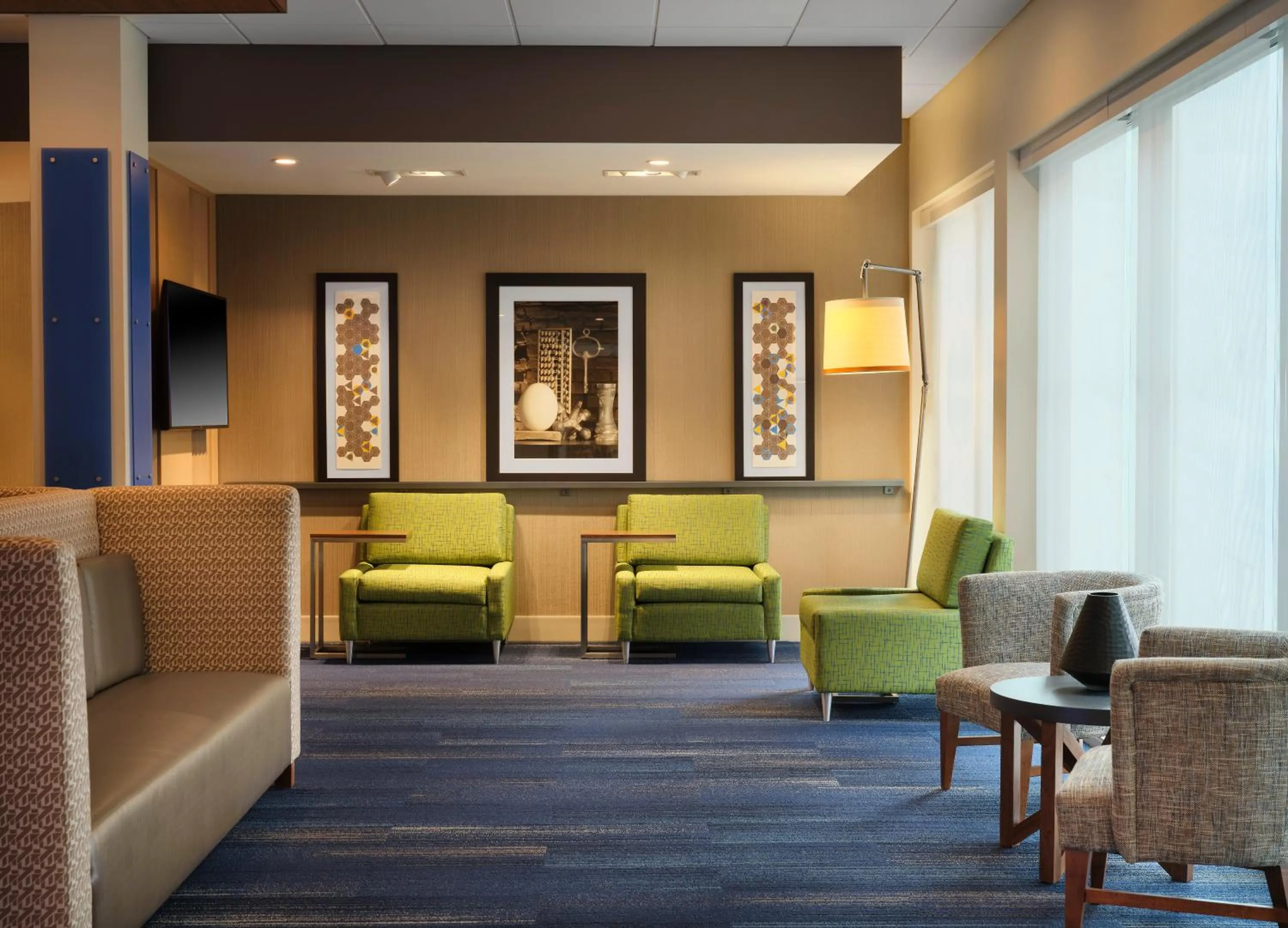 Lobby or reception in Holiday Inn Express & Suites - Lockport by IHG