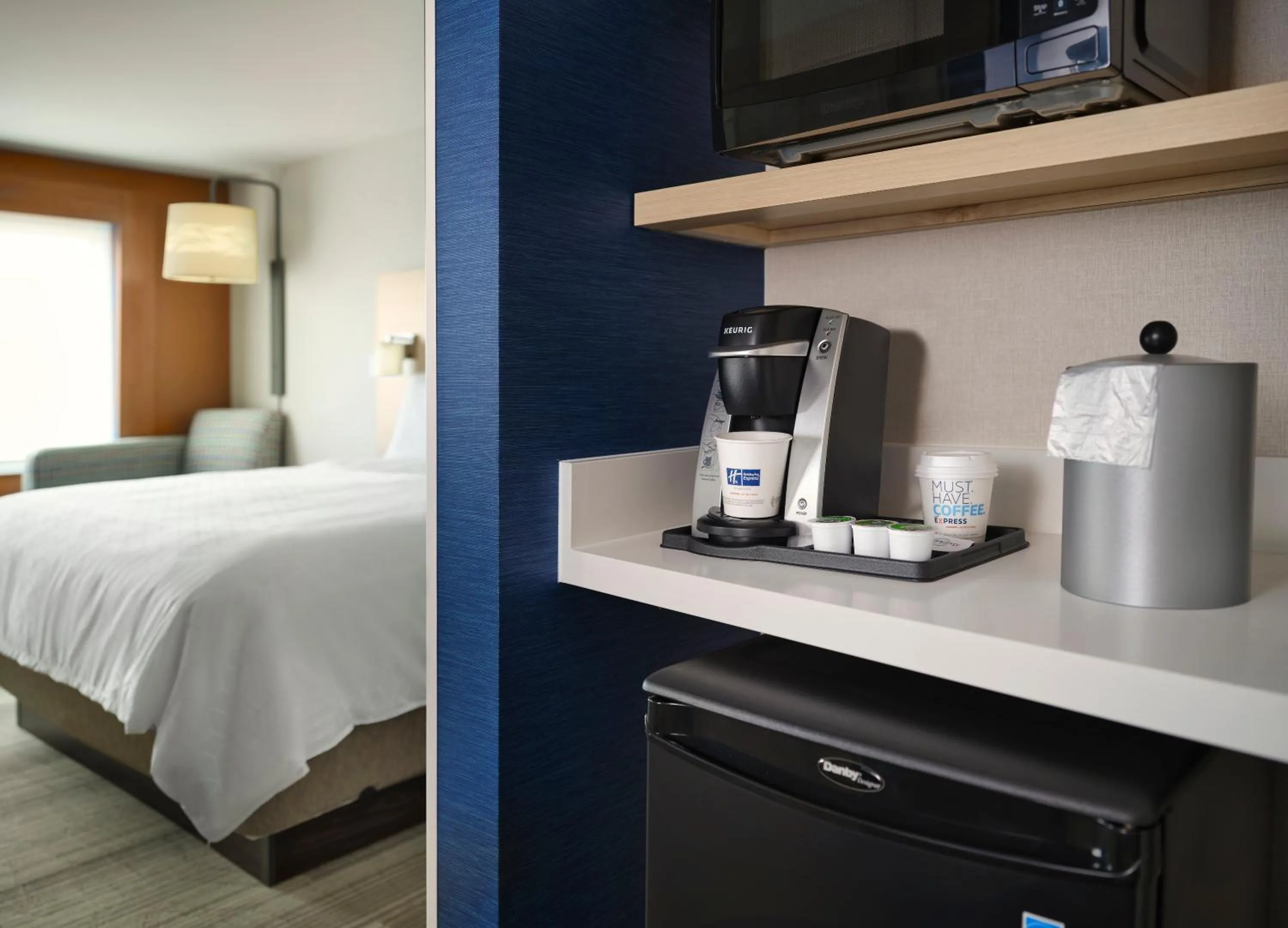 Bedroom, Bed in Holiday Inn Express & Suites - Lockport by IHG