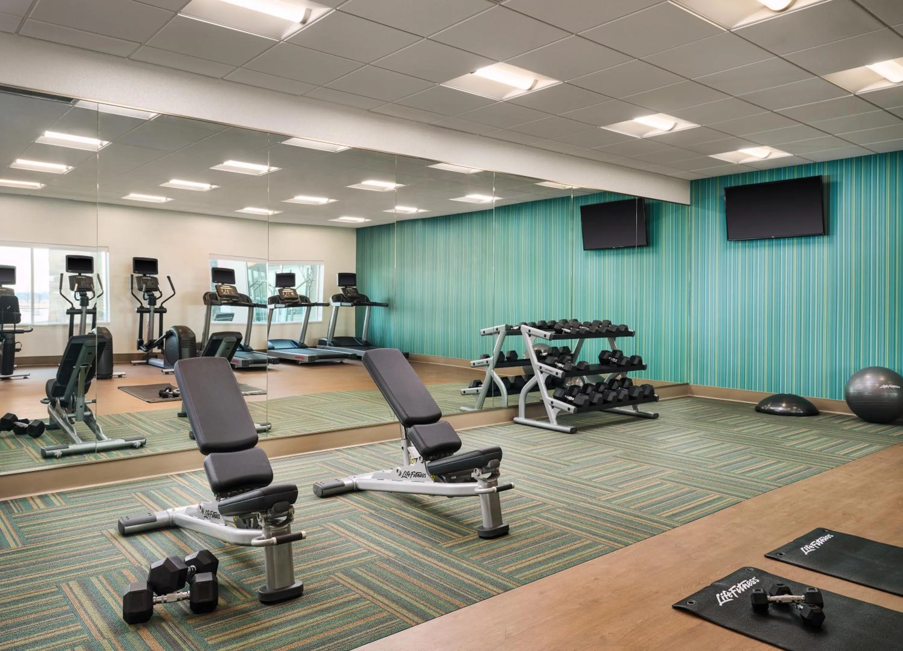 Fitness centre/facilities in Holiday Inn Express & Suites - Lockport by IHG