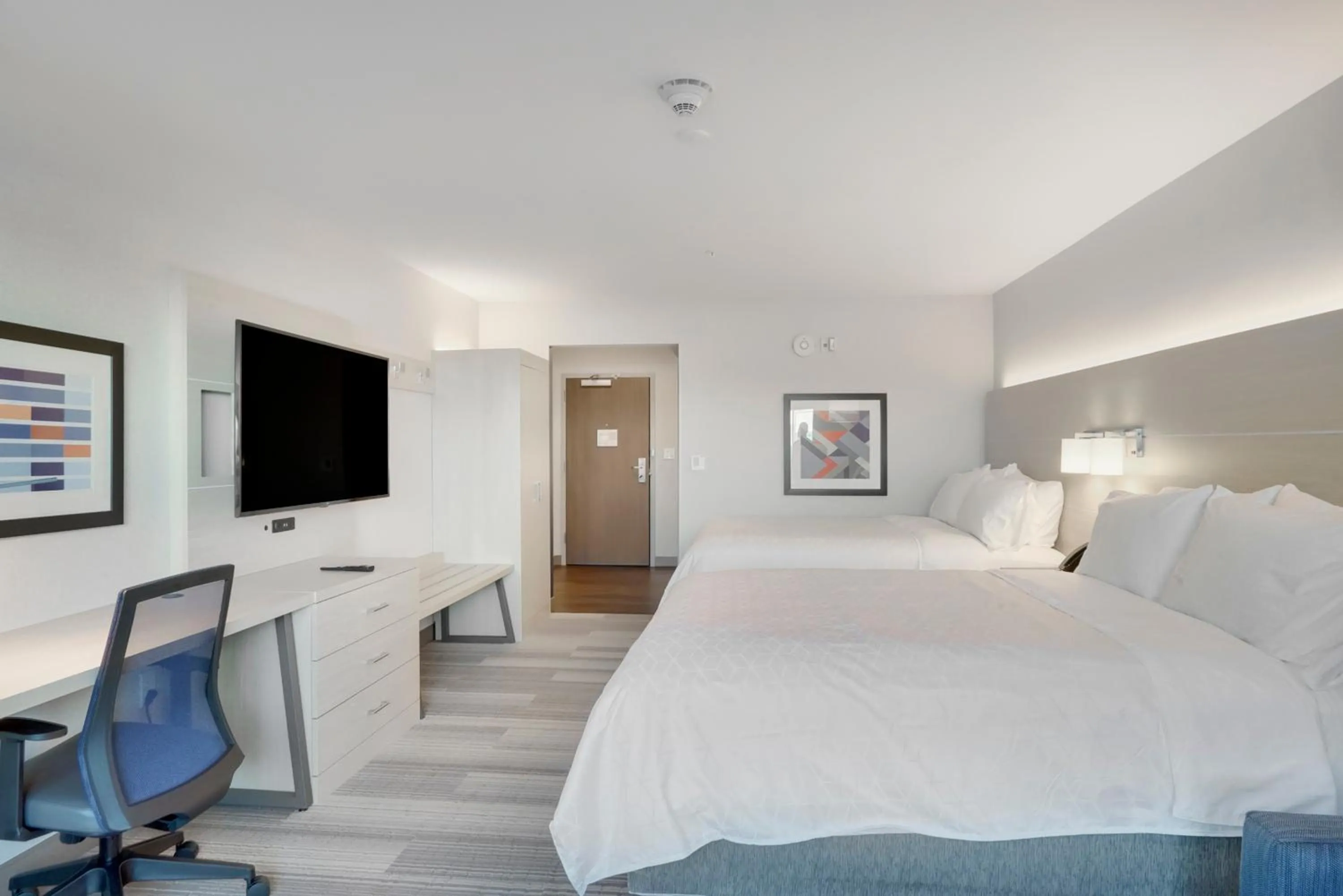 Bedroom, Bed in Holiday Inn Express & Suites - Lockport by IHG