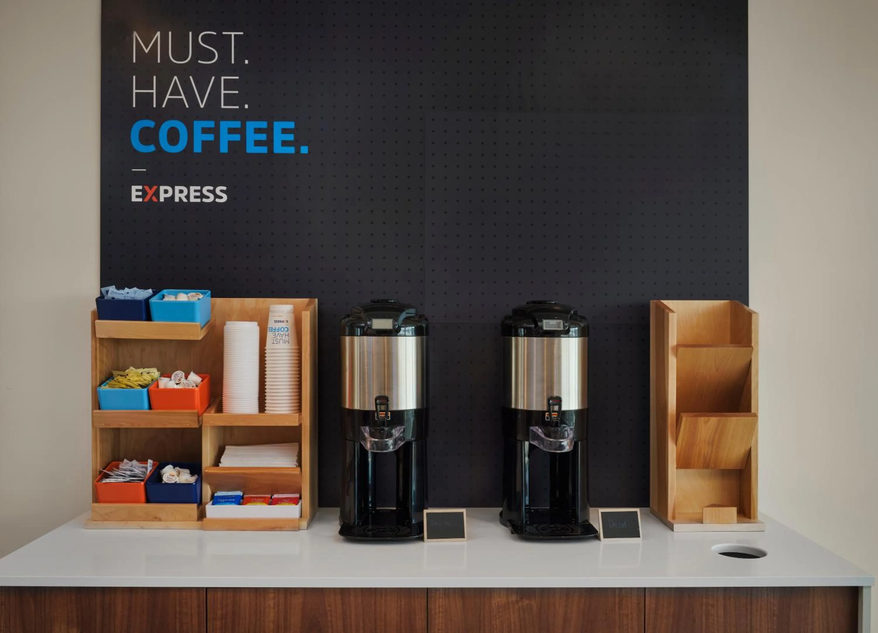 Coffee/tea facilities in Holiday Inn Express & Suites - Lockport by IHG