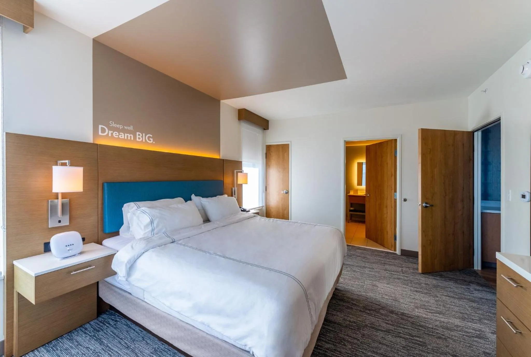 Photo of the whole room, Bed in EVEN Hotel Rochester - Mayo Clinic Area by IHG