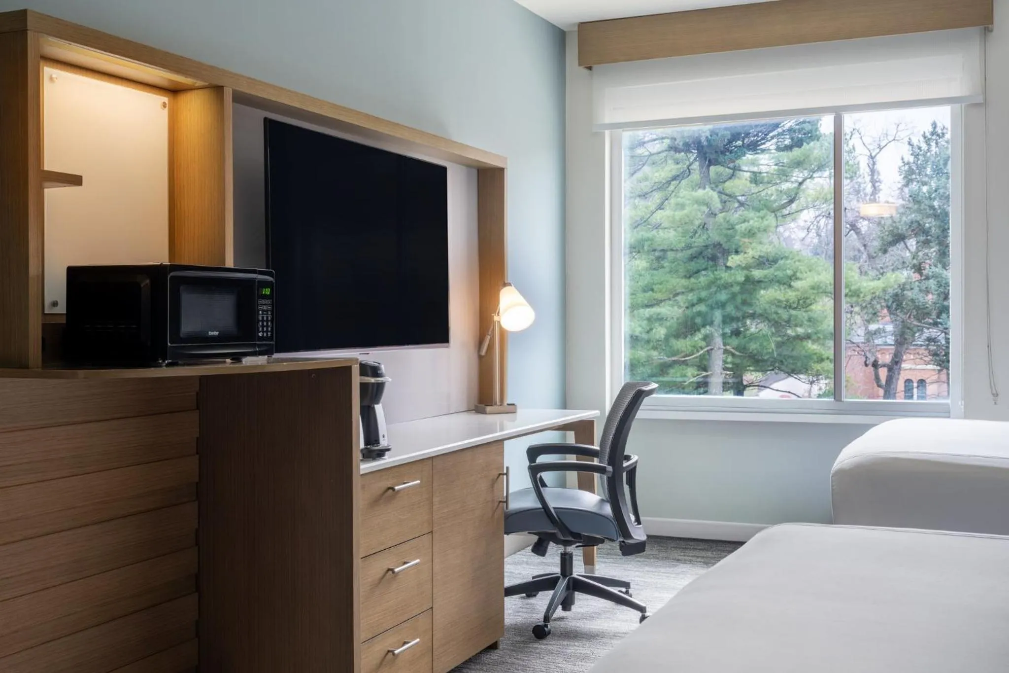 Photo of the whole room, Bed in EVEN Hotel Rochester - Mayo Clinic Area by IHG